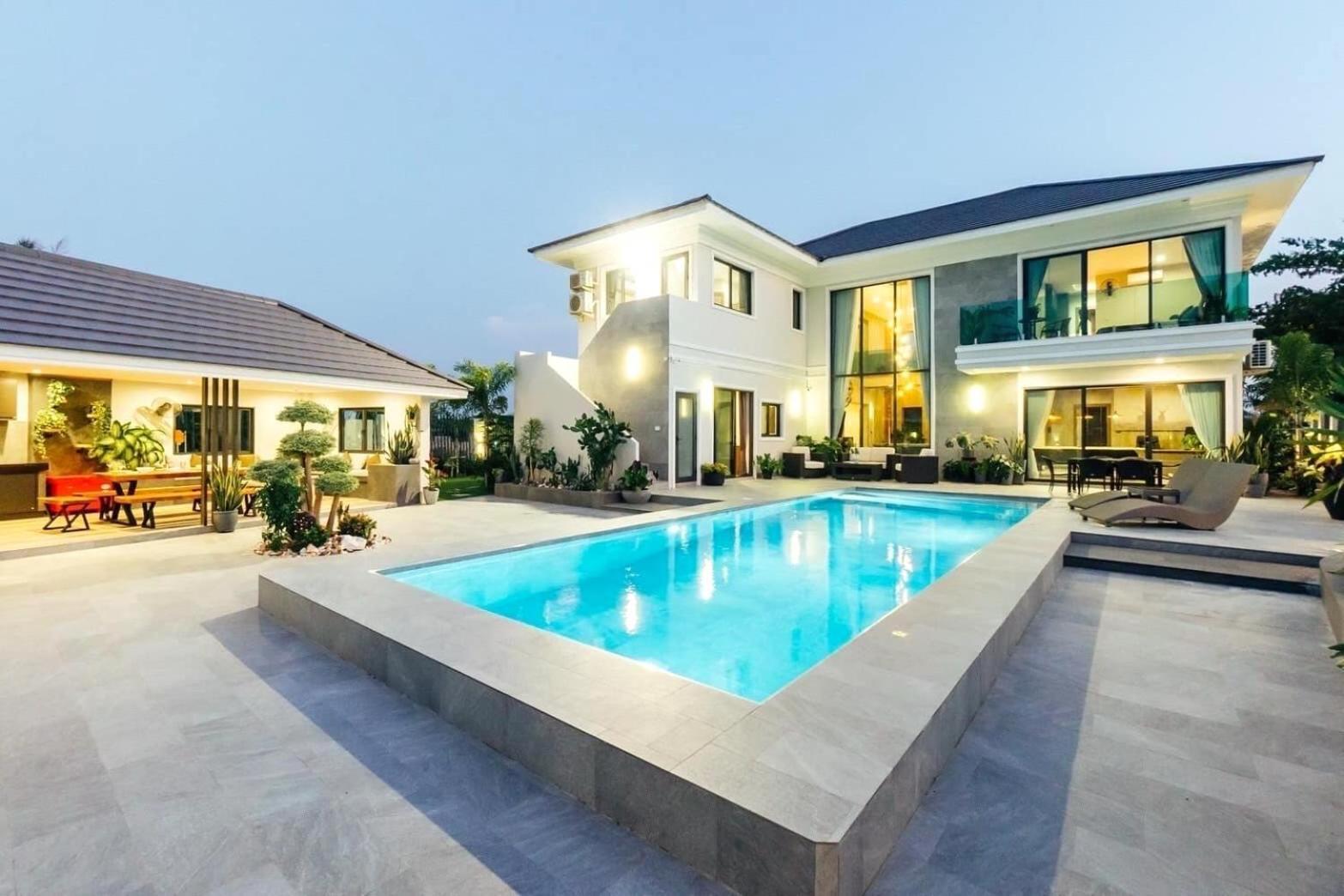 5-bedroom Luxurious 5-star With Private Pool *