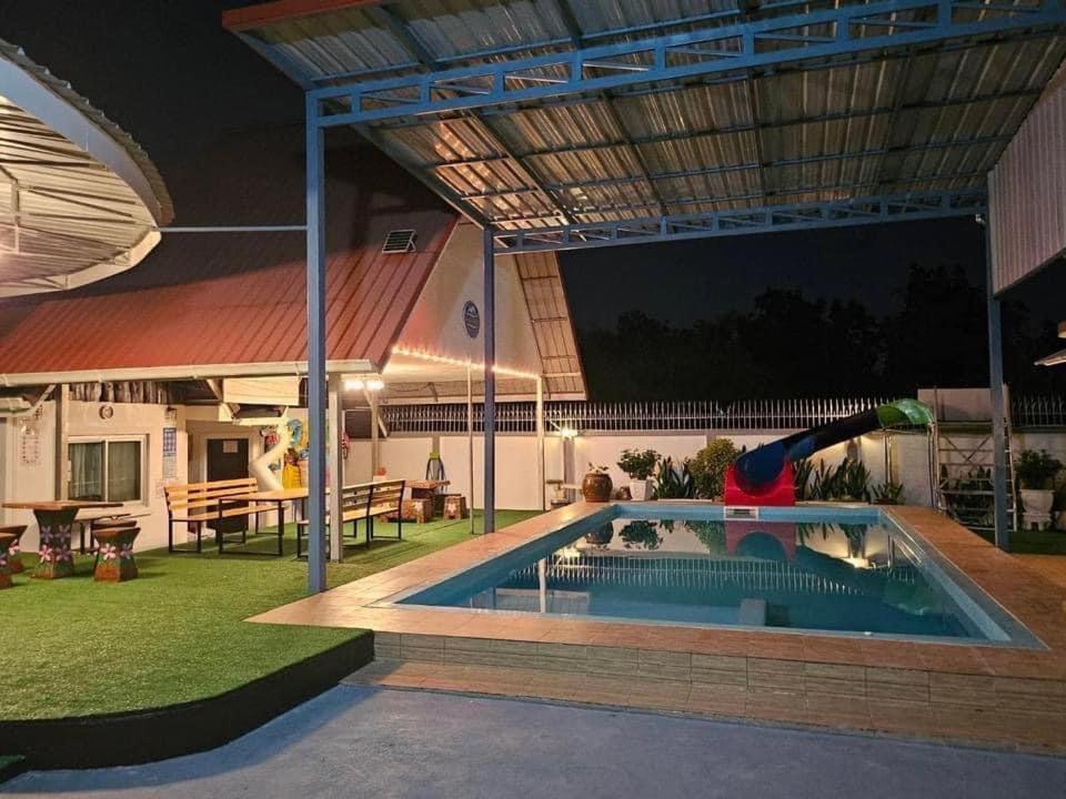 Pool & Villa