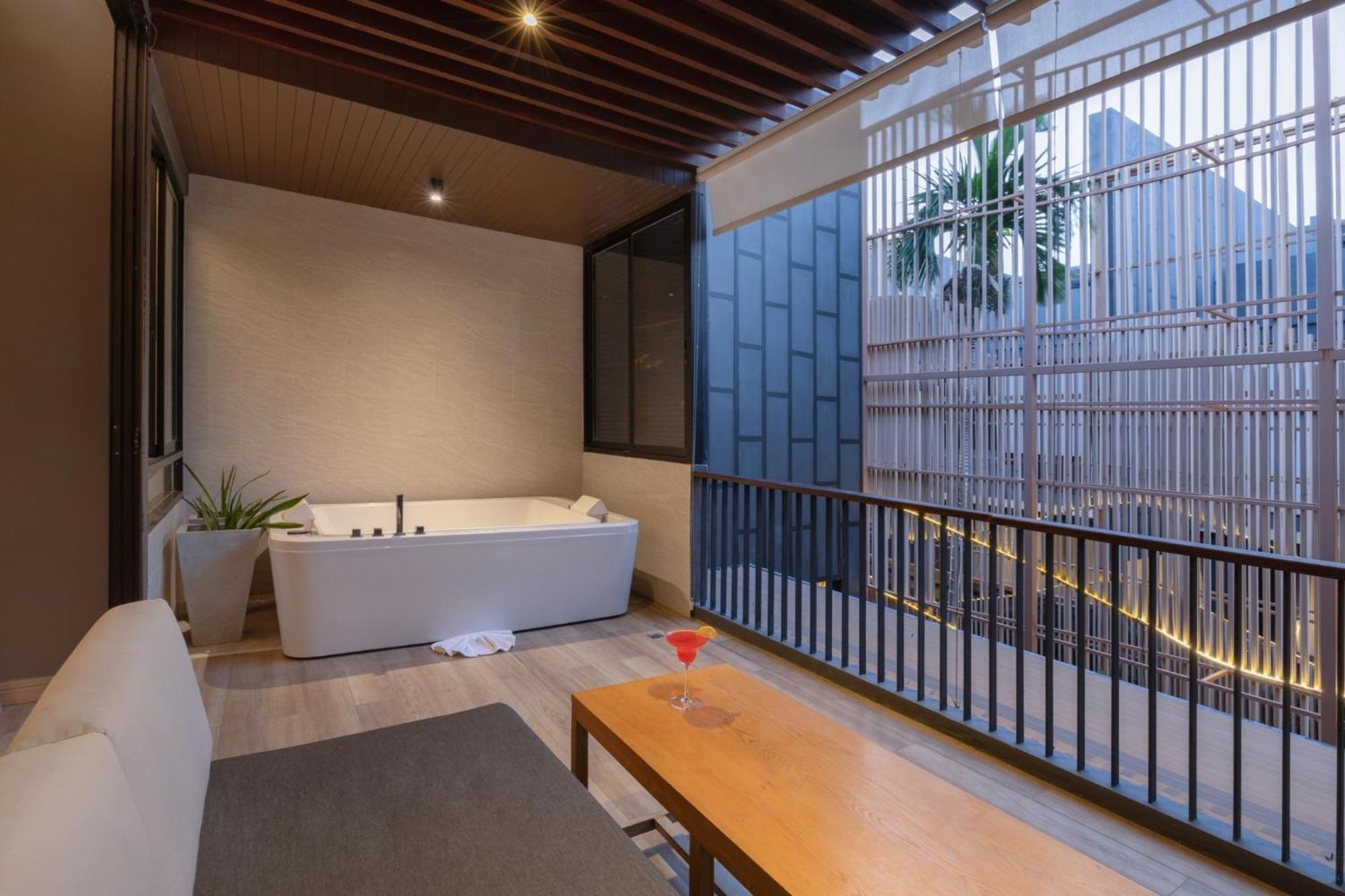 Resort The Yana 5*
