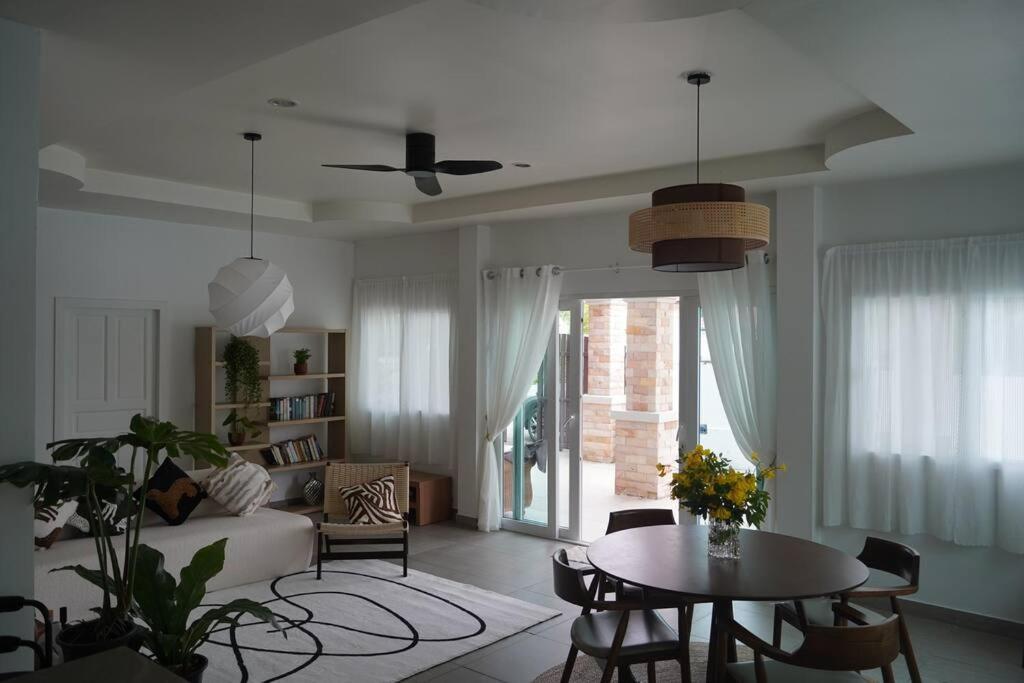 Cozy 4-bedroom Pool Villa, Black Mountain Golf Course, Orchid Paradise Home,hua Hin Villa *
