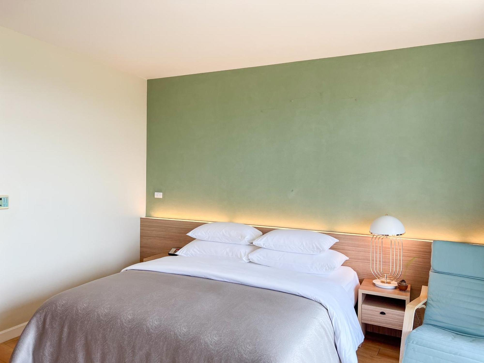 The Kaset, Hotel