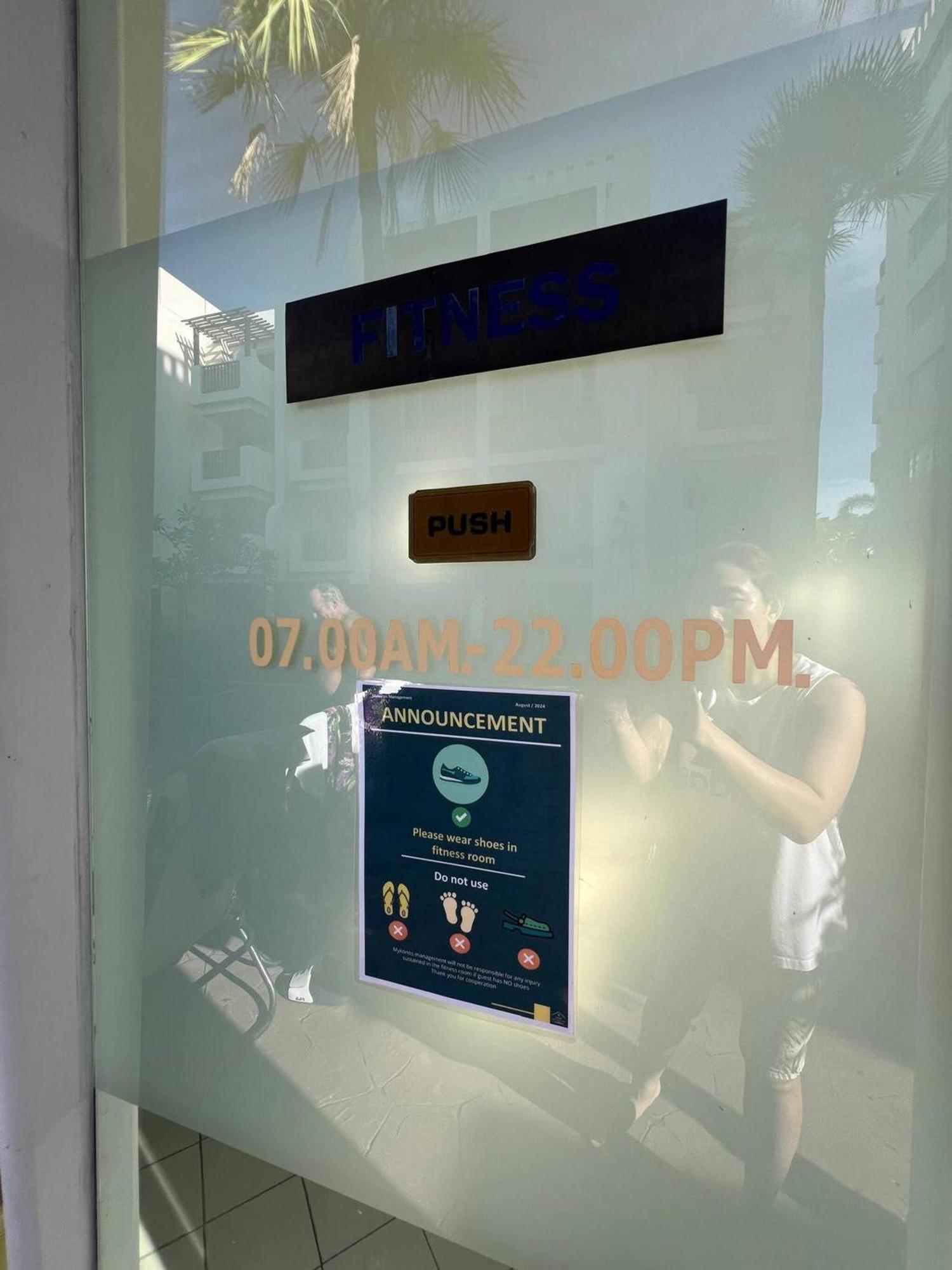 One Bedroom At Main Downtown With 5 Mins Walk To Apartment