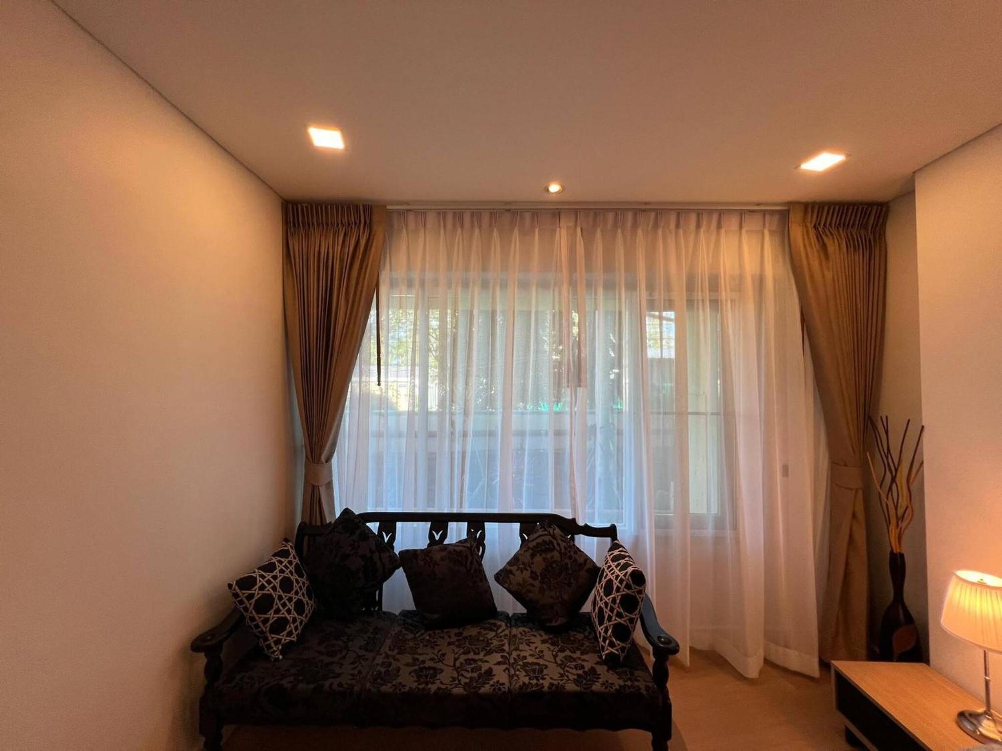 One Bedroom At Main Downtown With 5 Mins Walk To