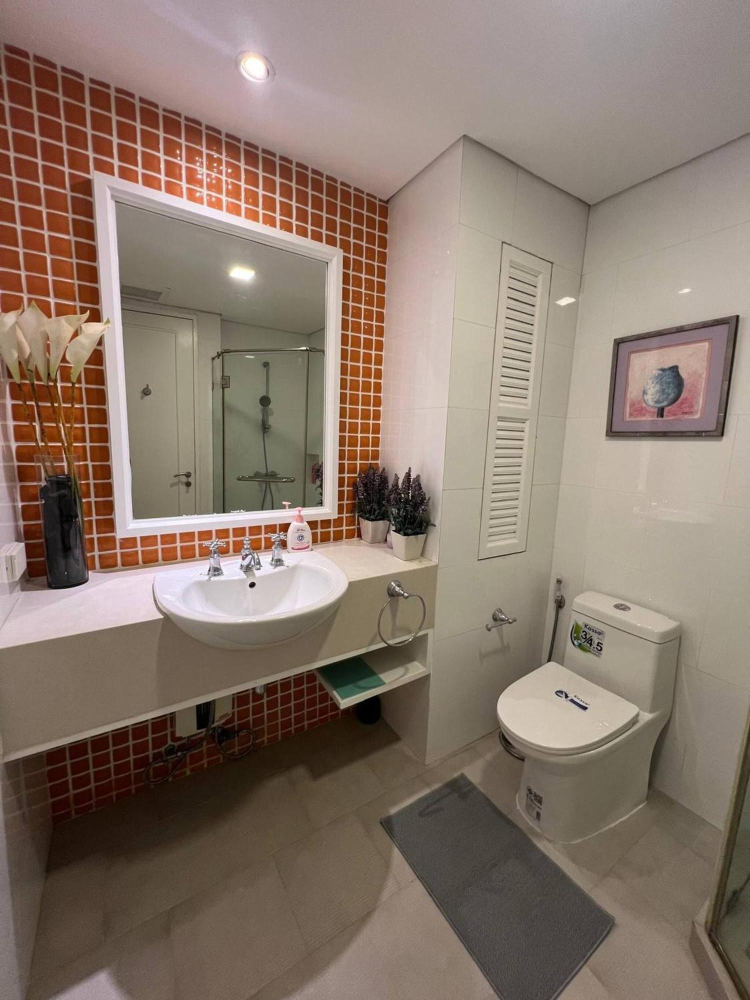 Apartment One Bedroom At Main Downtown With 5 Mins Walk To *