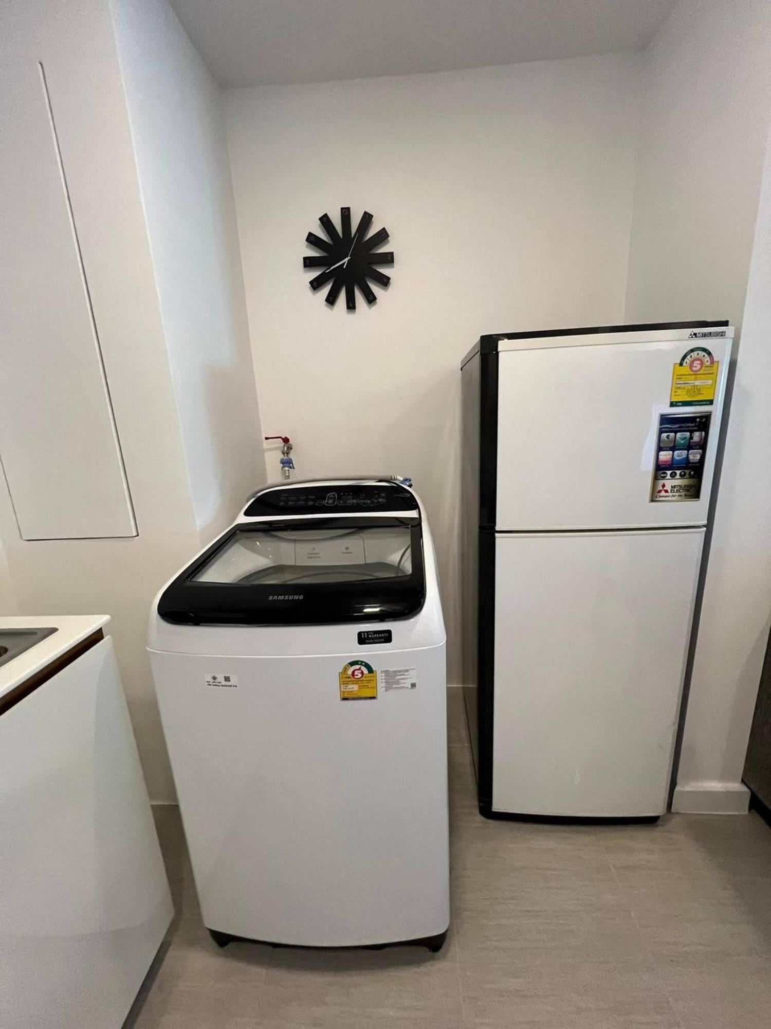 Apartment One Bedroom At Main Downtown With 5 Mins Walk To