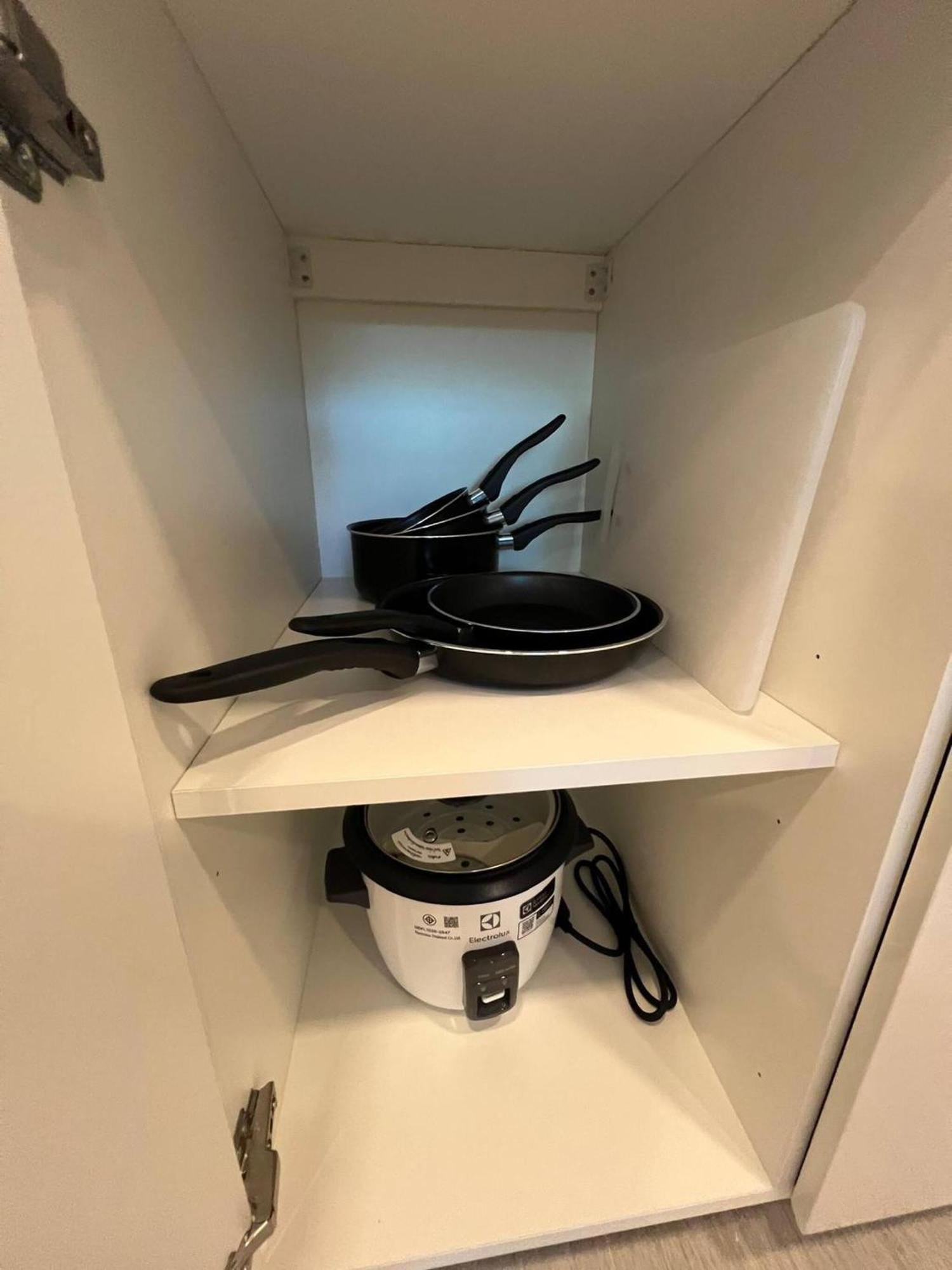 One Bedroom At Main Downtown With 5 Mins Walk To