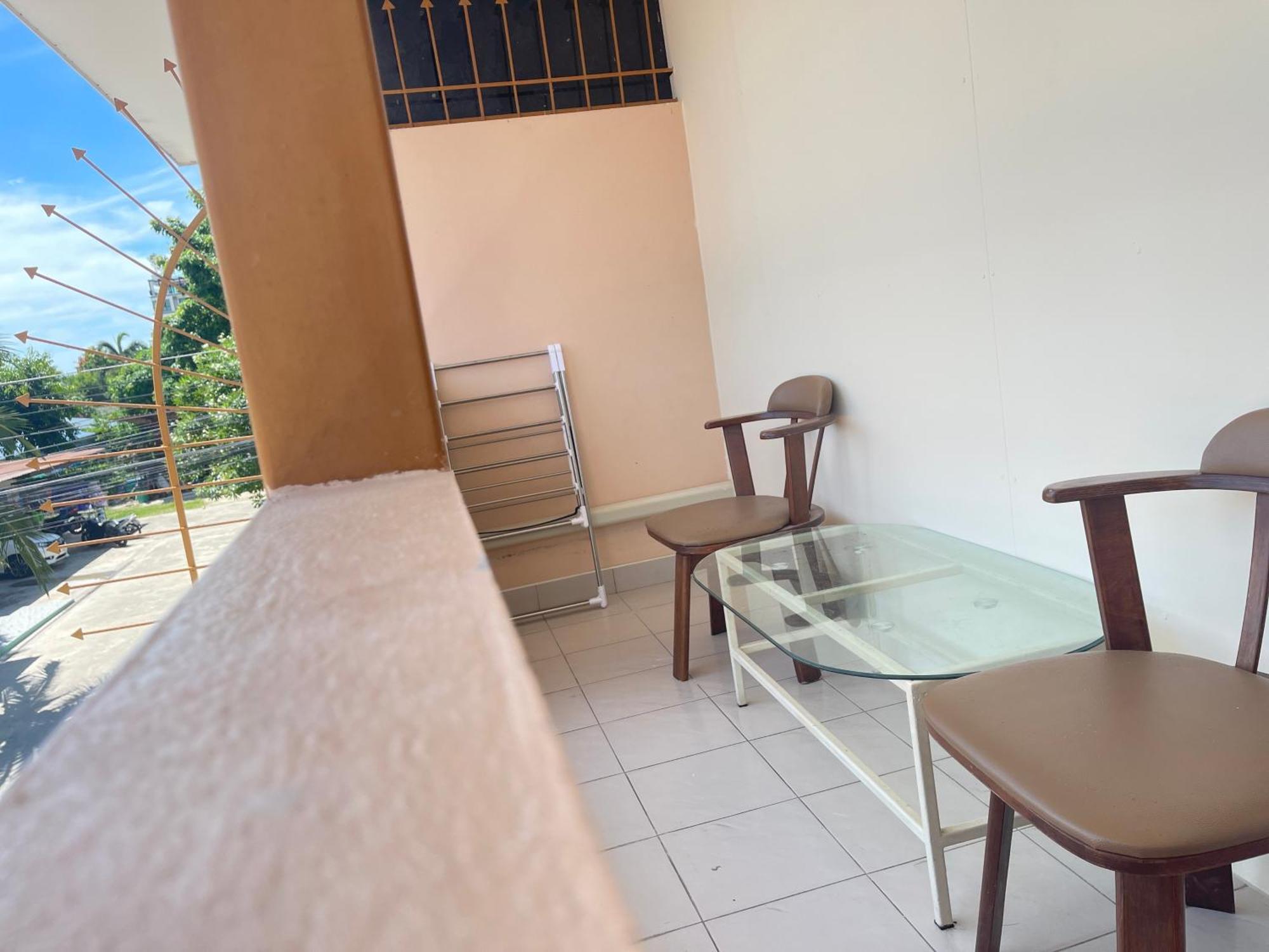 Nhà khách Malee House 1 *