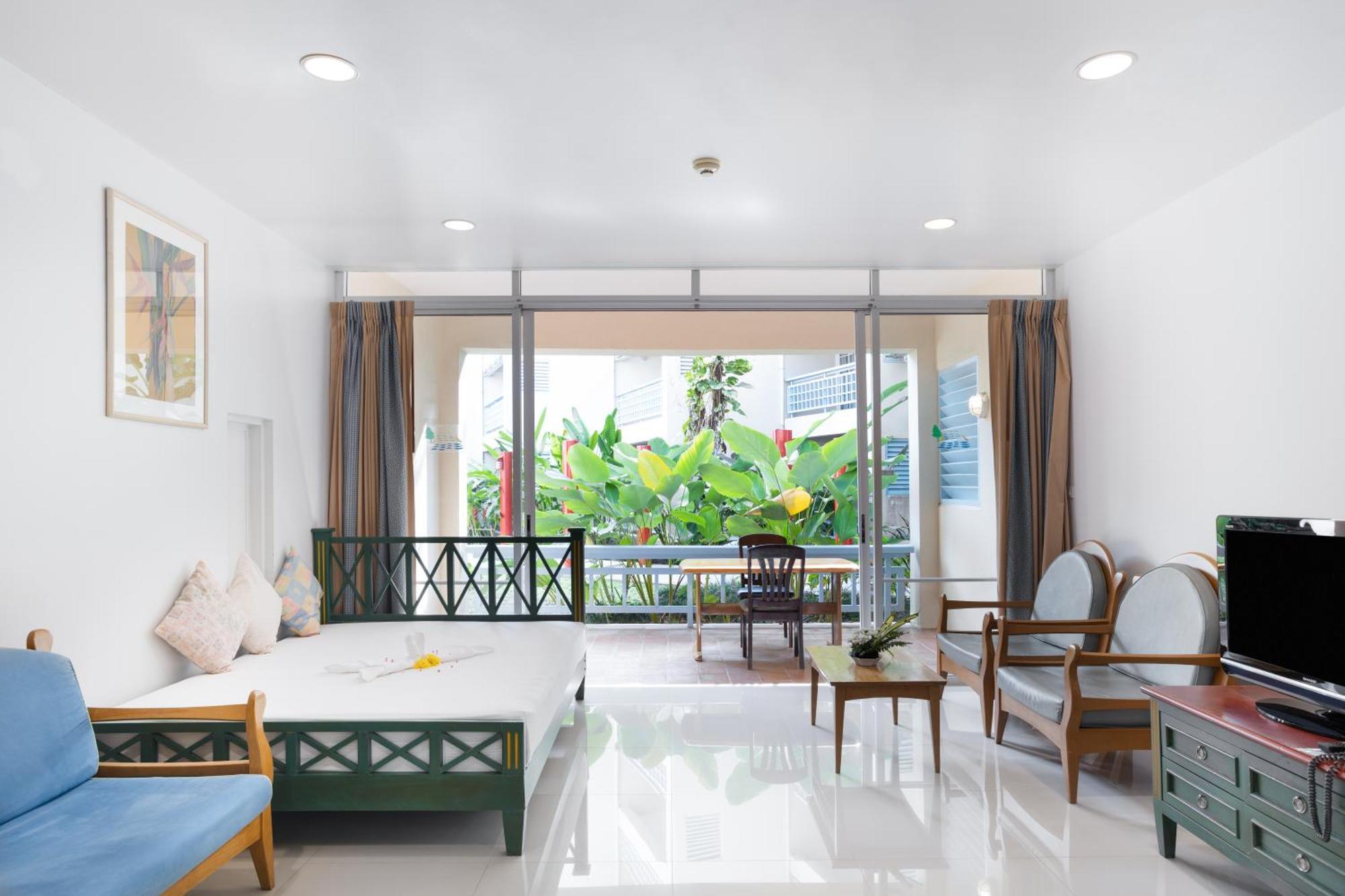 Chom View Hotel,