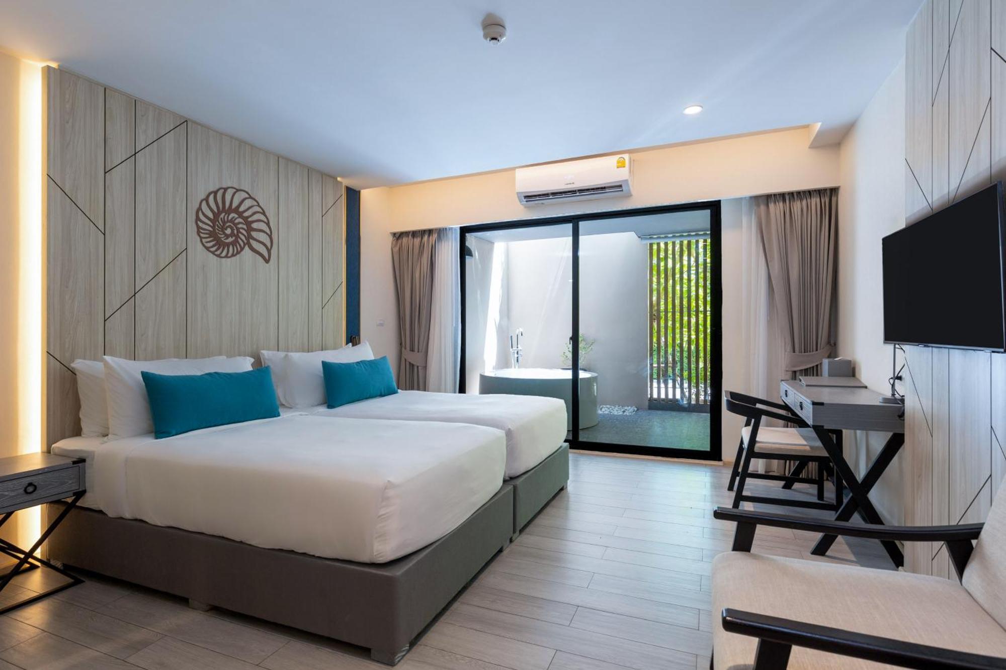 Western Carapace Hotel 4*
