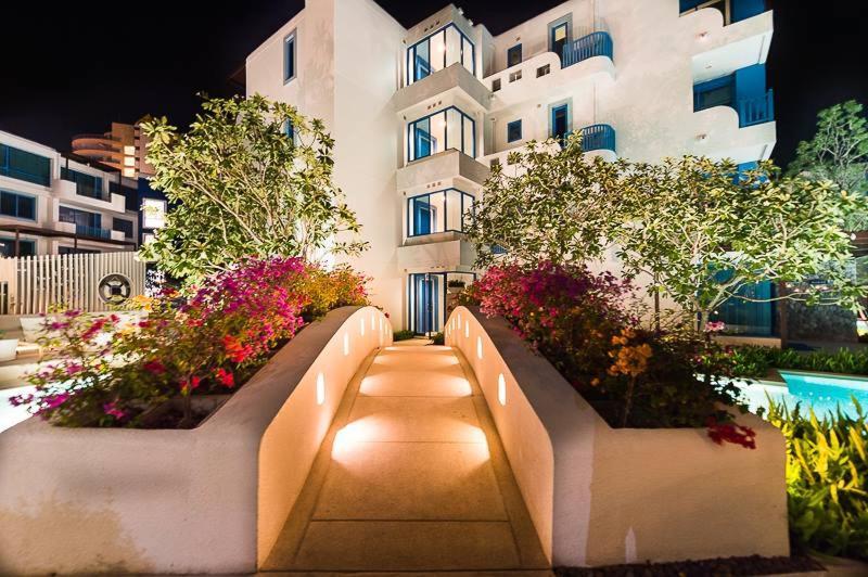 The Crest Santora - Family - Pool Access - Monthly Rent Only Apartment *