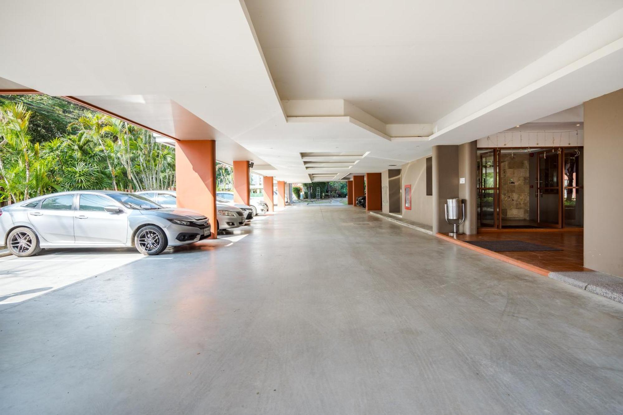 Ayrest Hua Hin
