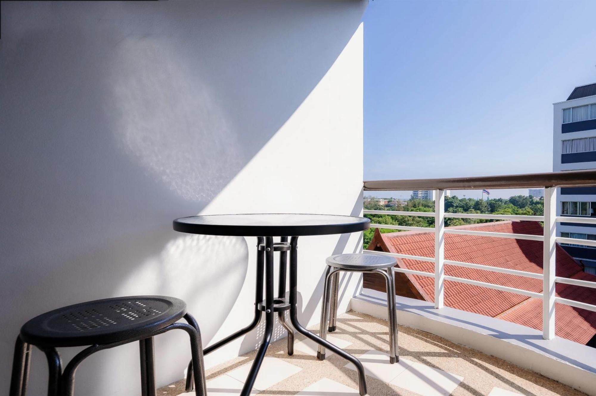 Hin Nam & Maysa - Happy Rent Apartment HHQ