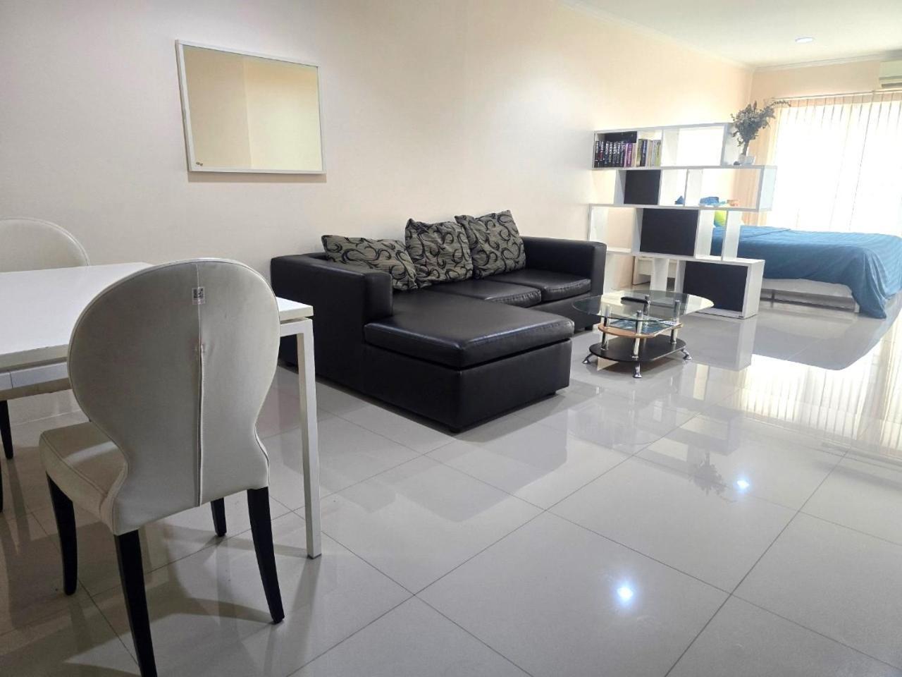Modern At Baan Klang Apartment *