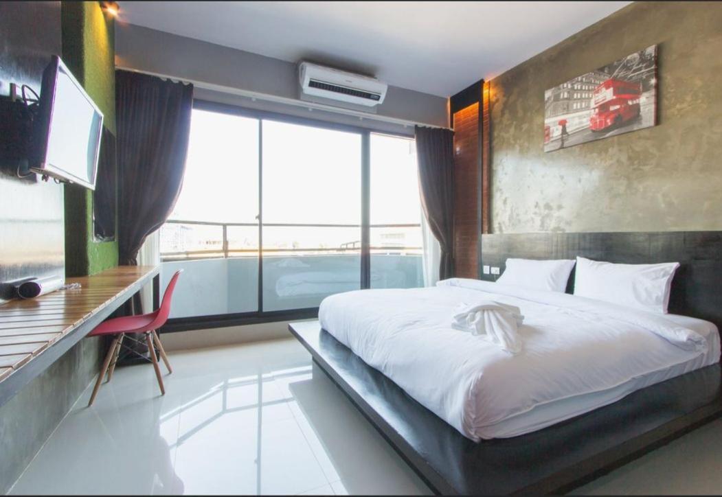 Coconut Hotel *