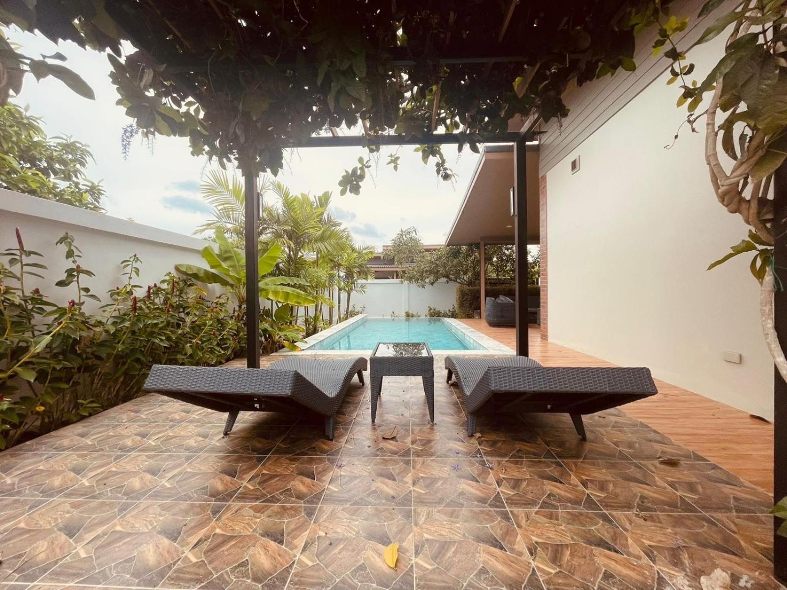 Villa Anchan Gardens Pool 23 *