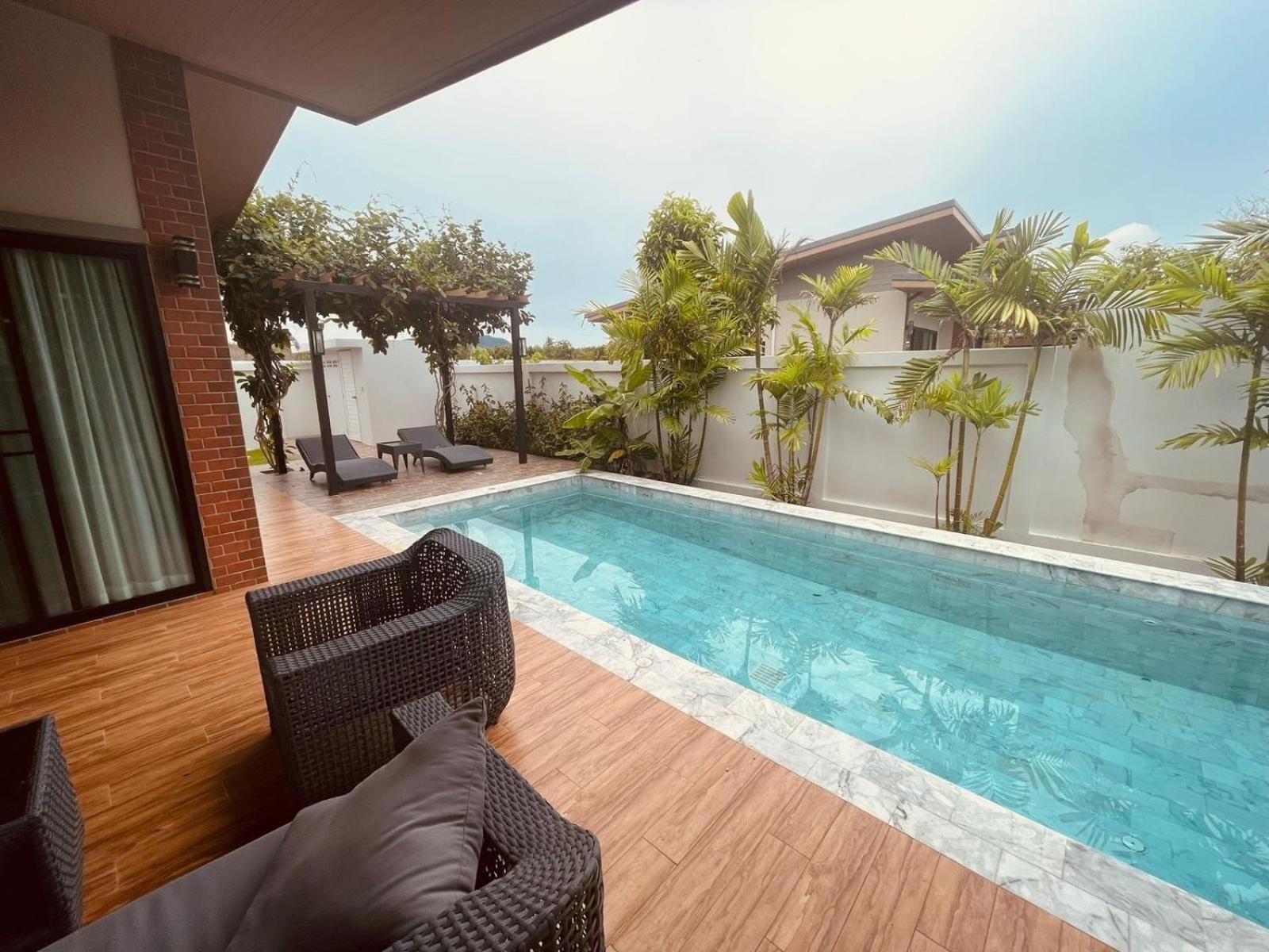Villa Anchan Gardens Pool 23