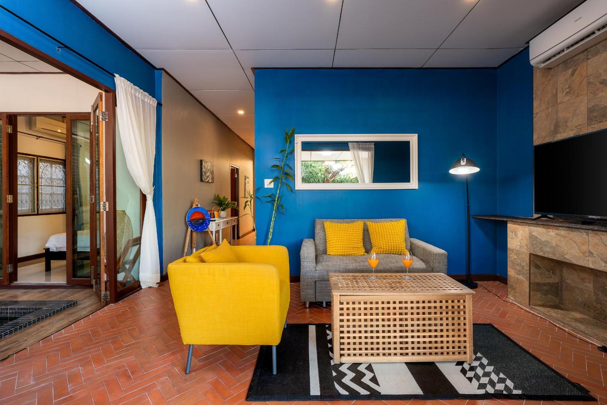 Spacious Homey Pool With Private Parking, Fenced Yard, Bbq, 5min To Beach, Pet-friendly