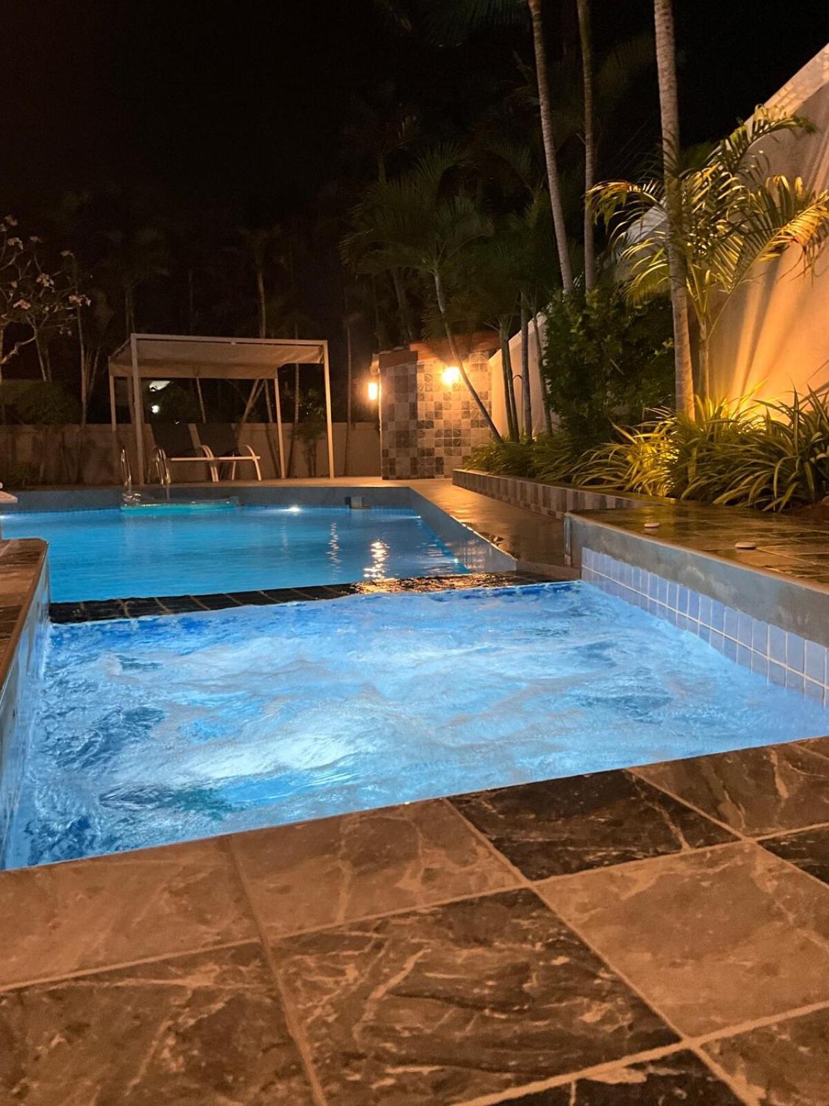 7 Minutes From Centre Orchid With Jacuzzi And Pool Table *