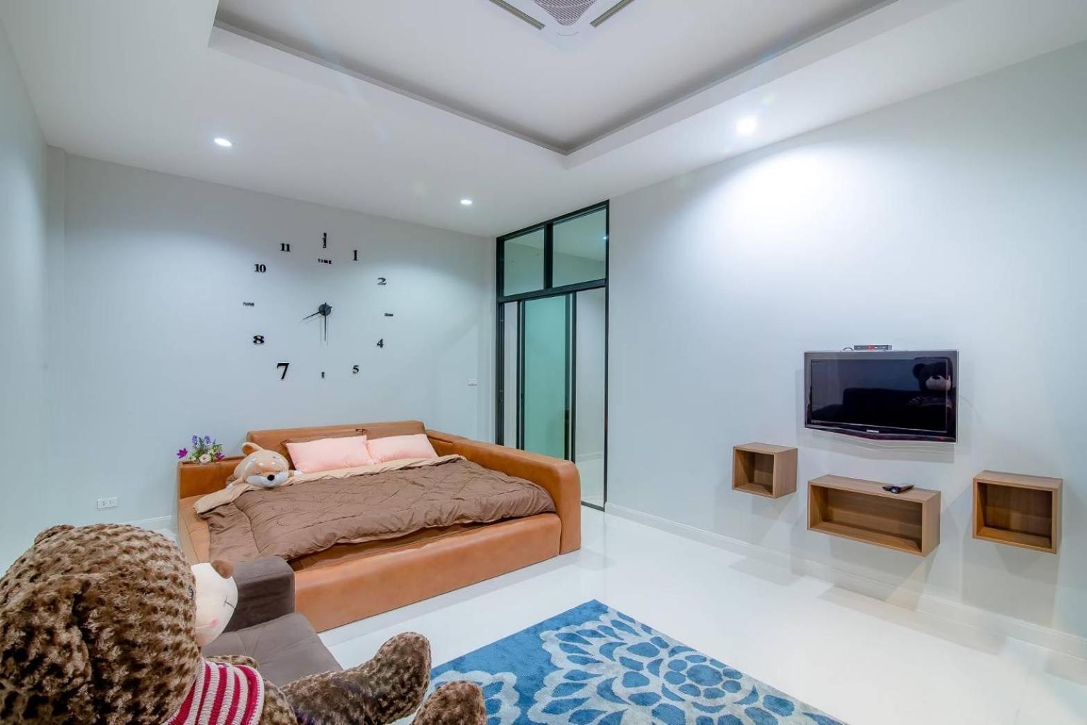 Pt House Villa *