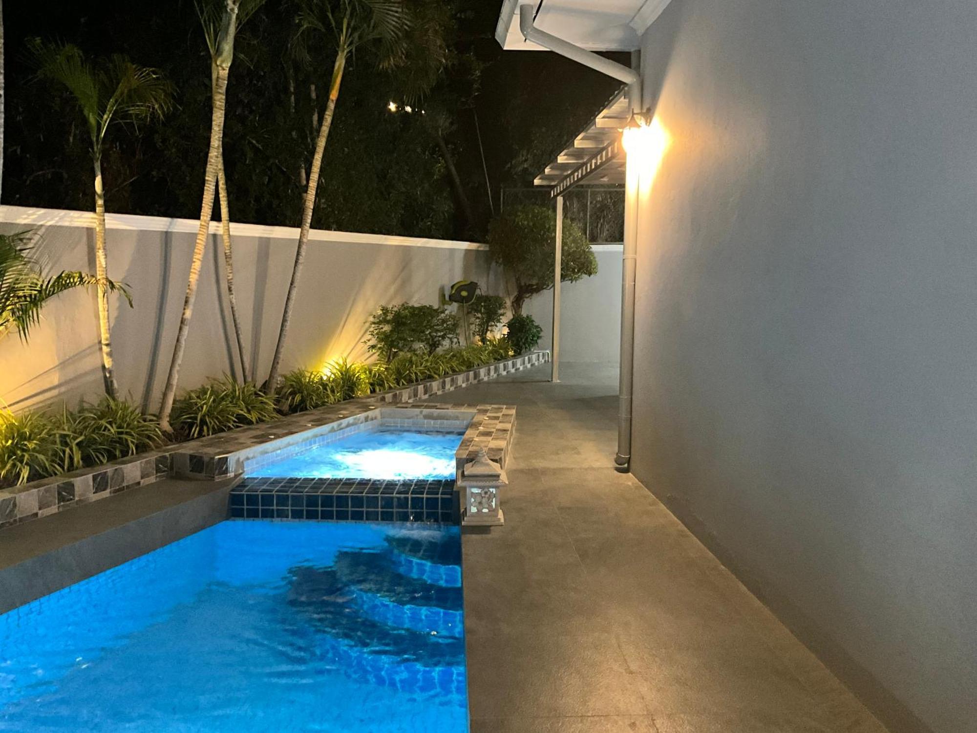7 Minutes From Centre Orchid With Jacuzzi And Pool Table