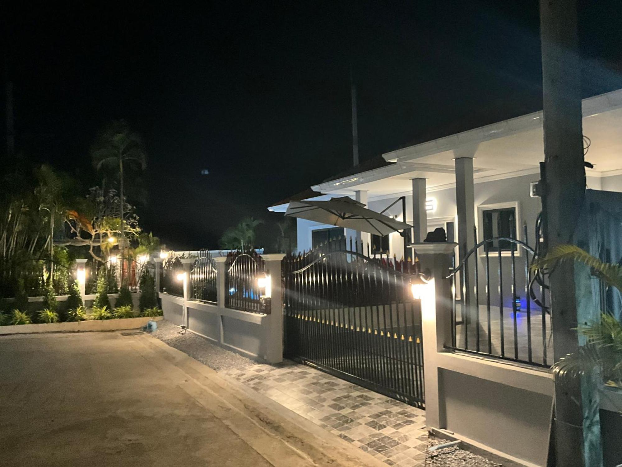 Vila 7 Minutes From Centre Orchid With Jacuzzi And Pool Table