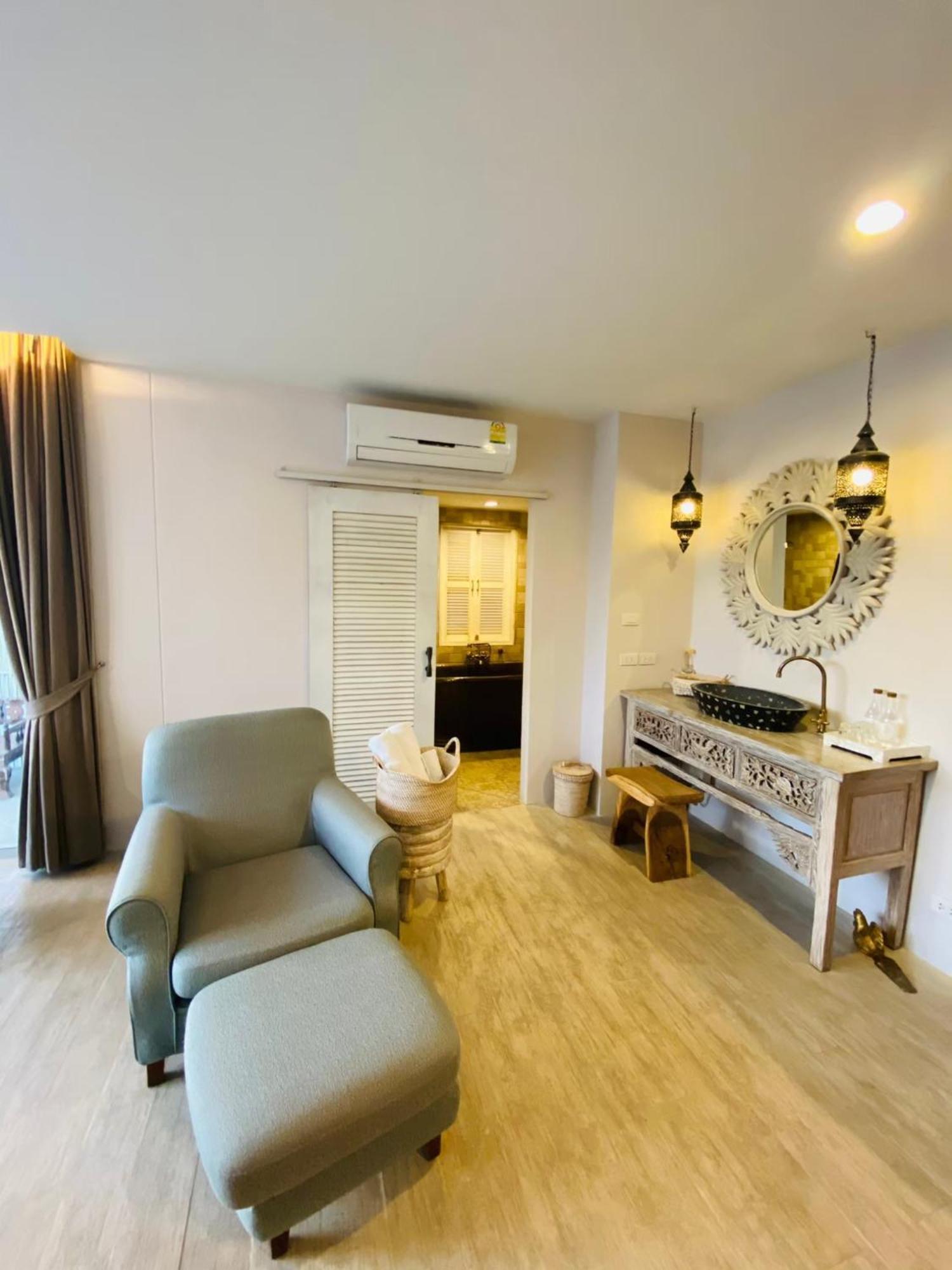S Hua Hin