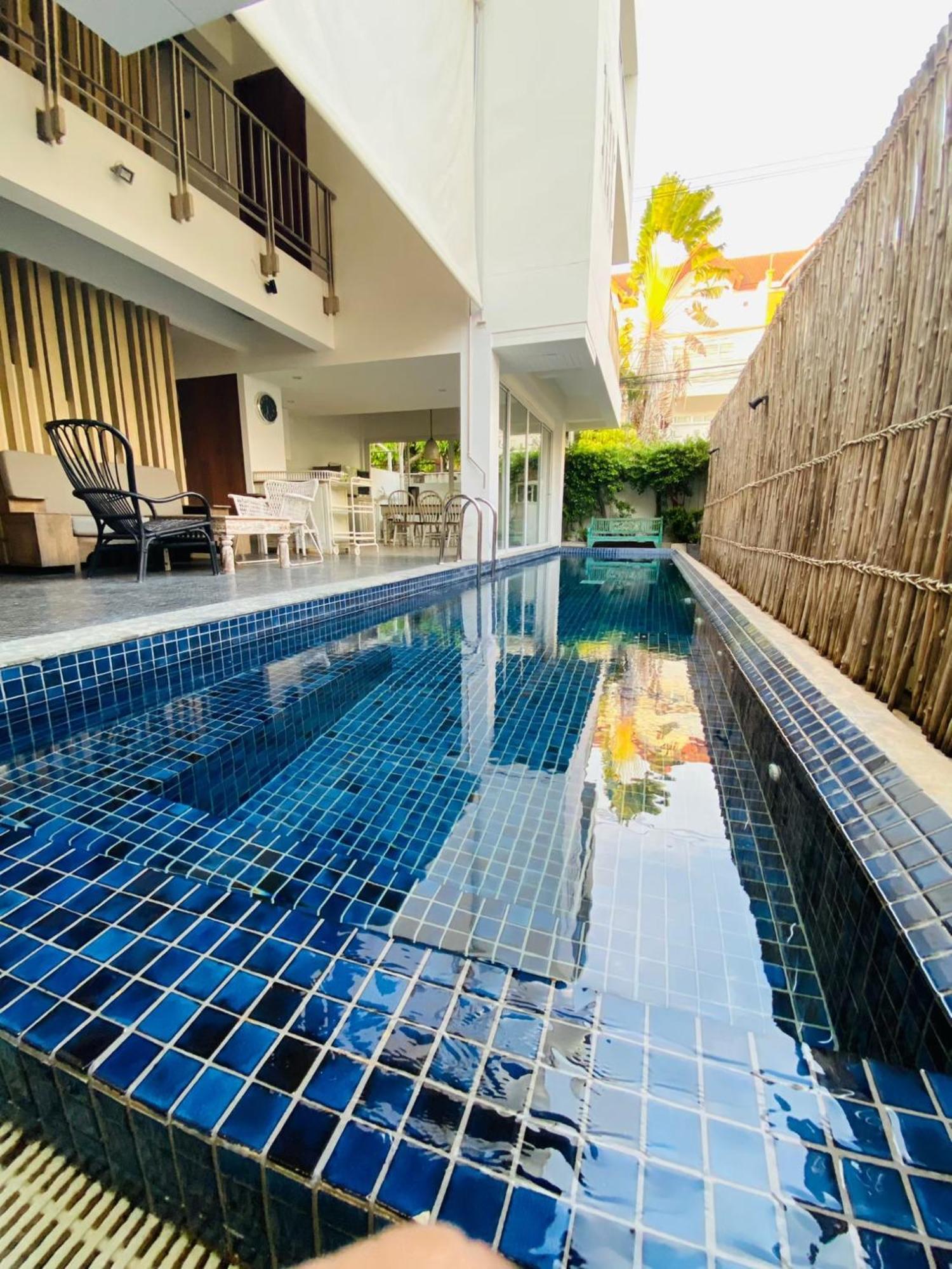 Nhà nghỉ S *