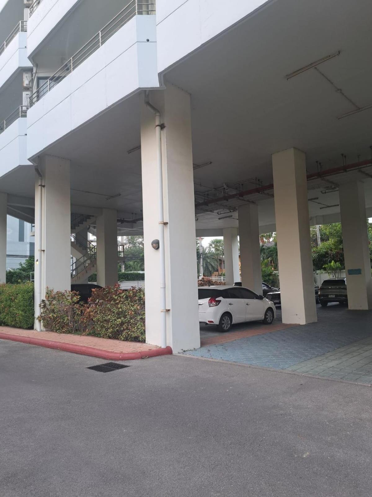 Spacious Lakeview In Palm Pavilion Near Airport