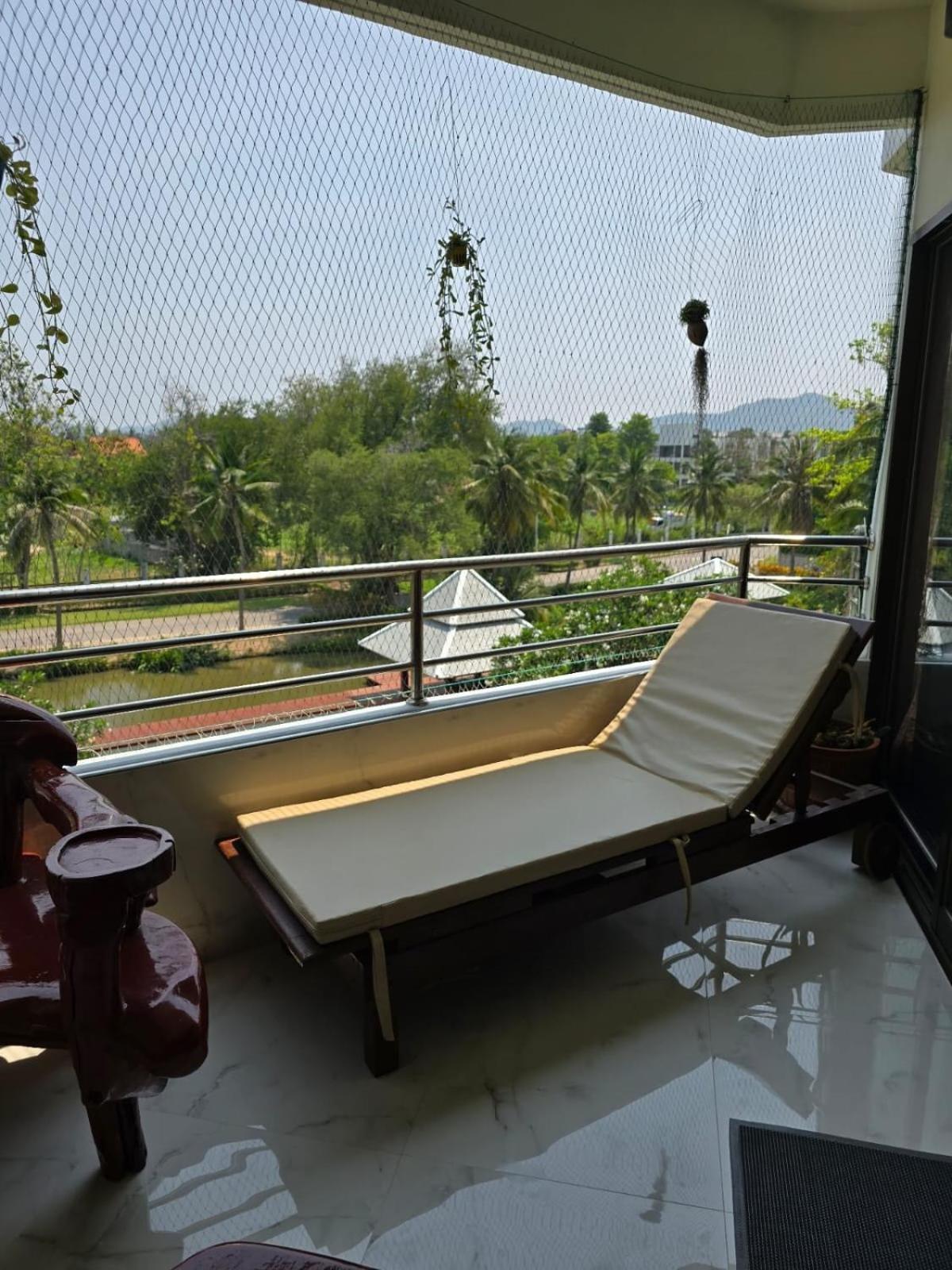 Spacious Lakeview In Palm Pavilion Near Airport Apartment