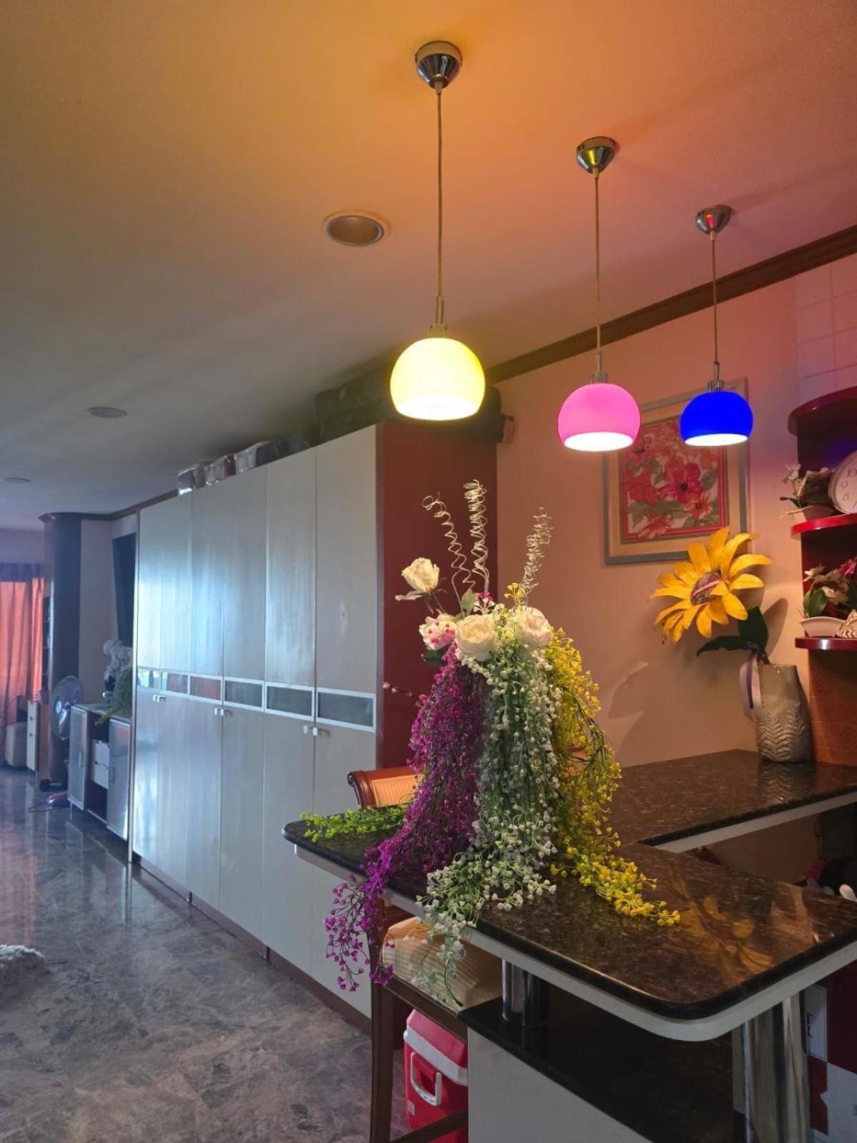 Apartment Spacious Lakeview In Palm Pavilion Near Airport *
