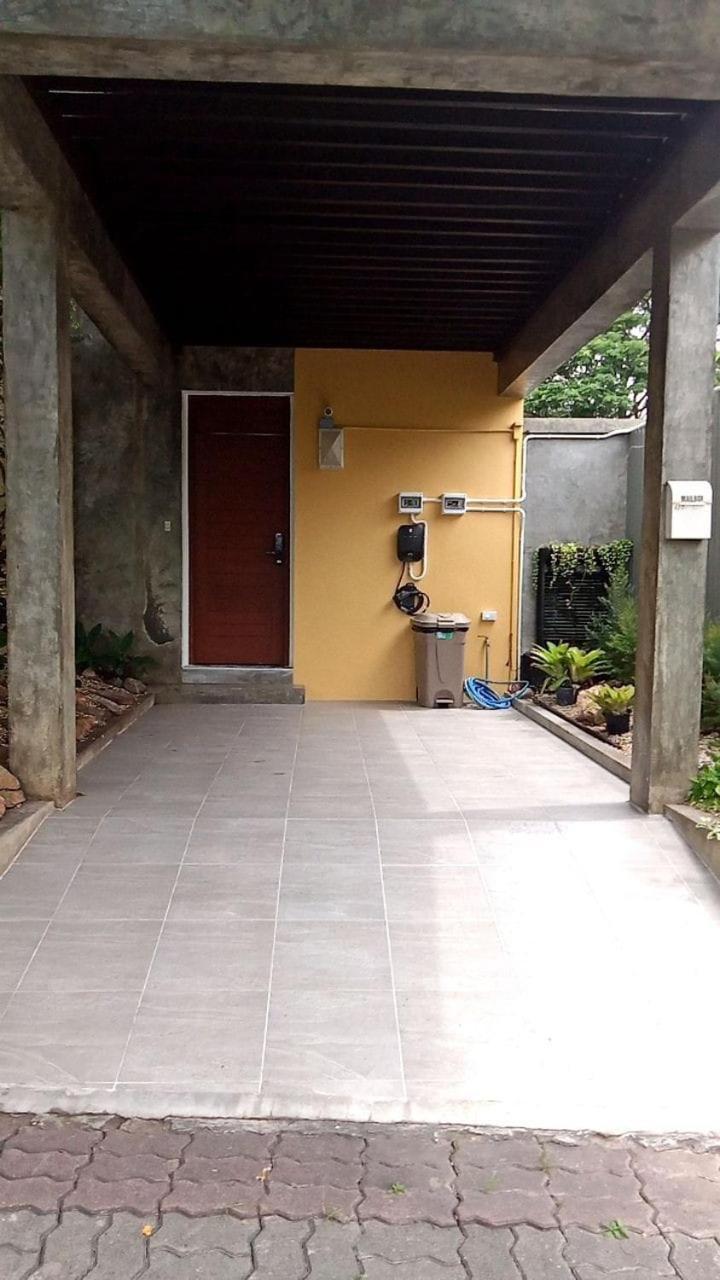 Villa Rare, Special Pool *