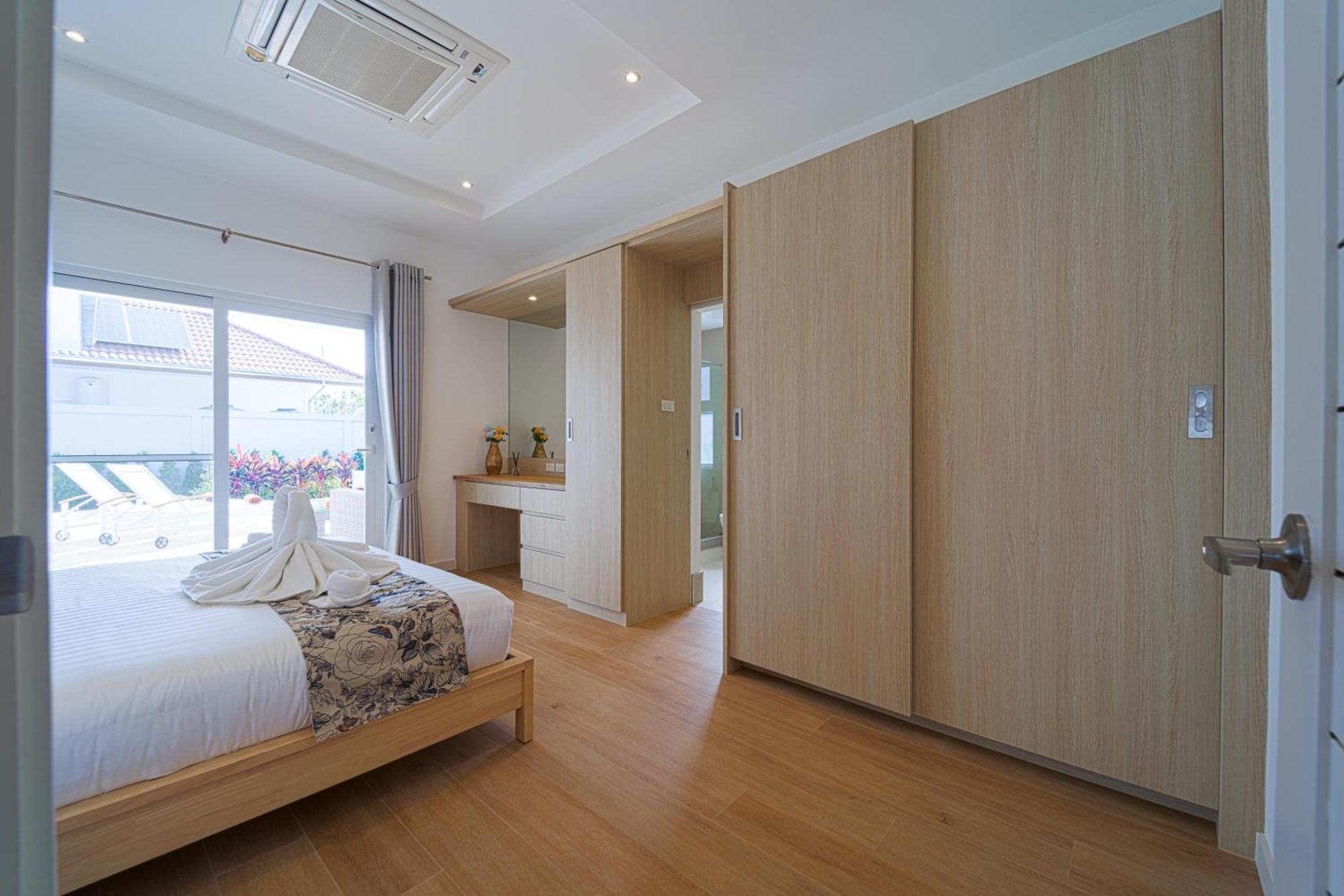 New Modern 3 Bedroom Pool - Mb3