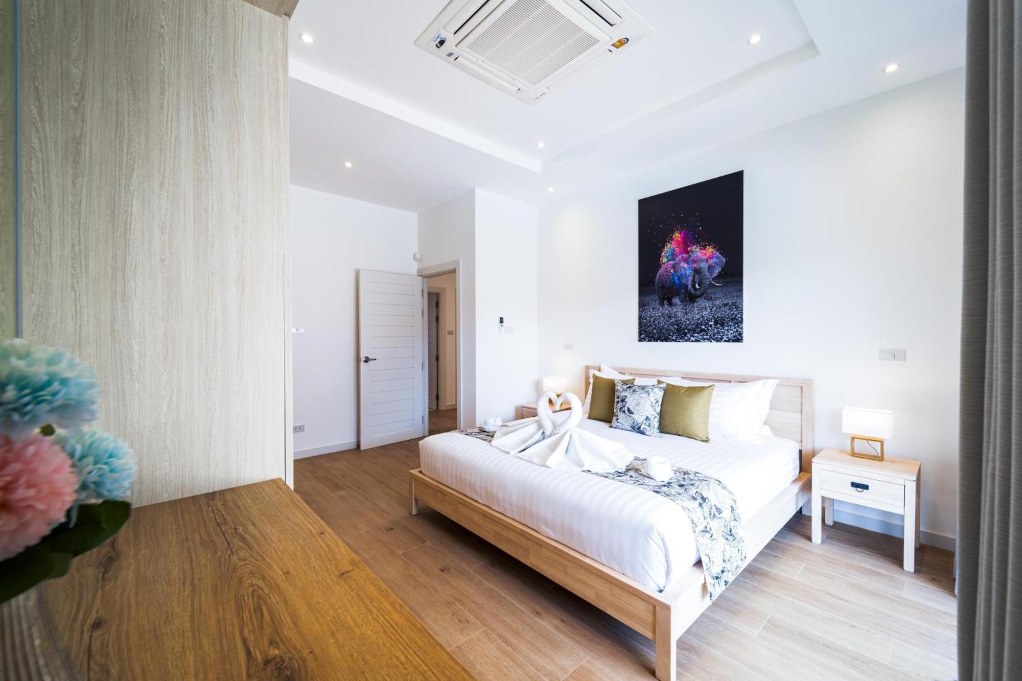 New Modern 3 Bedroom Pool - Mb3