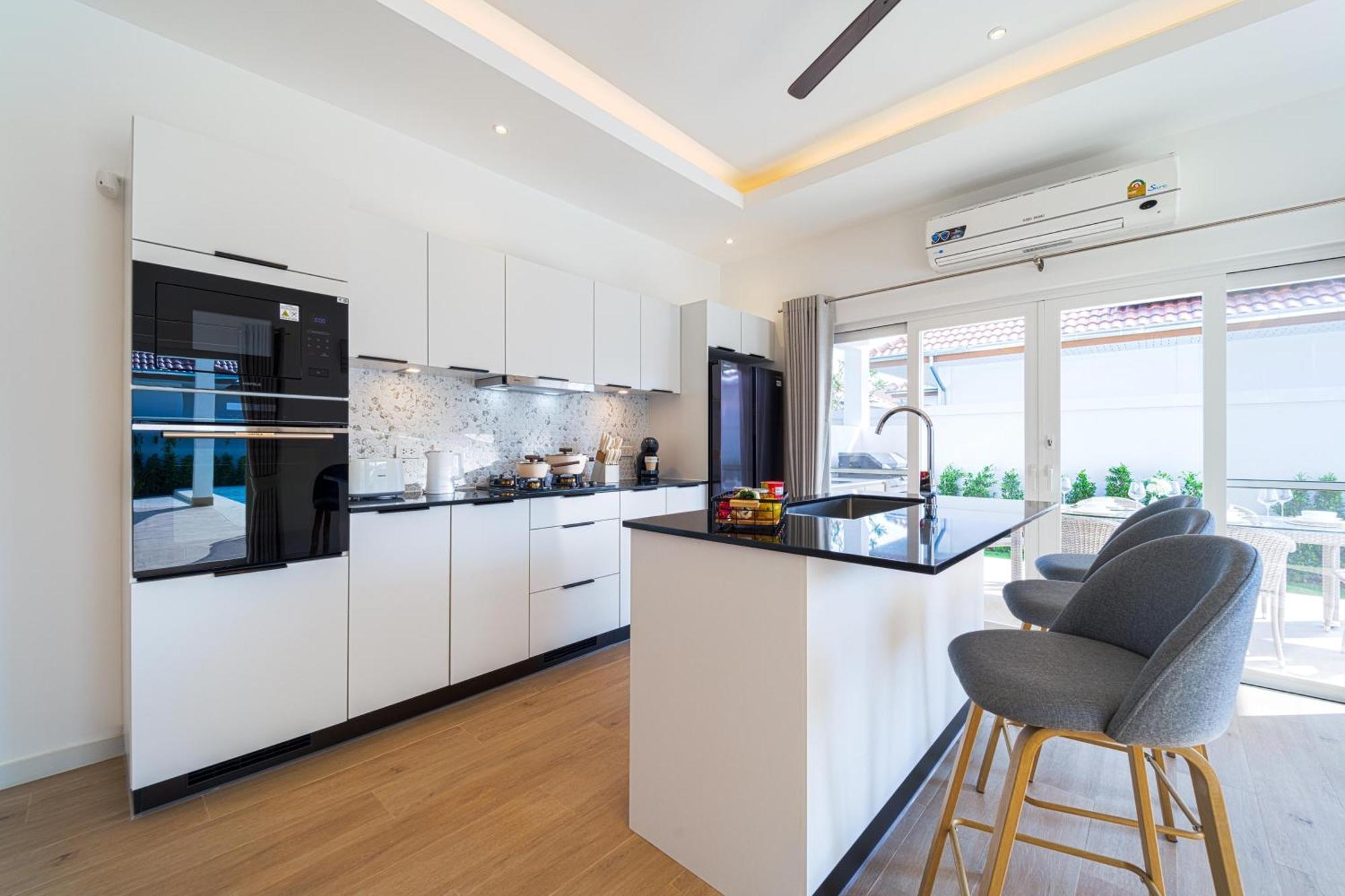 New Modern 3 Bedroom Pool - Mb3 Villa