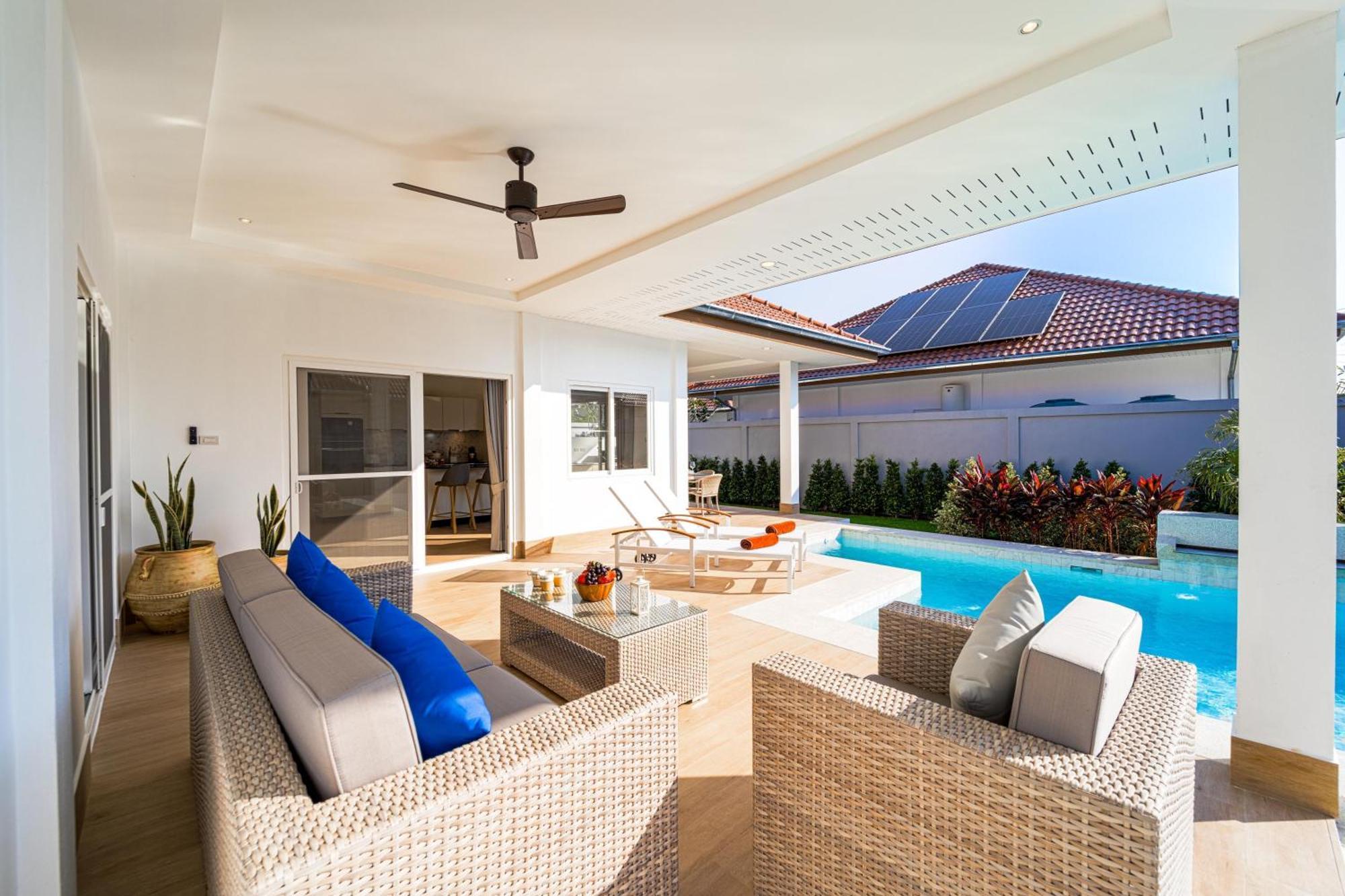 New Modern 3 Bedroom Pool - Mb3