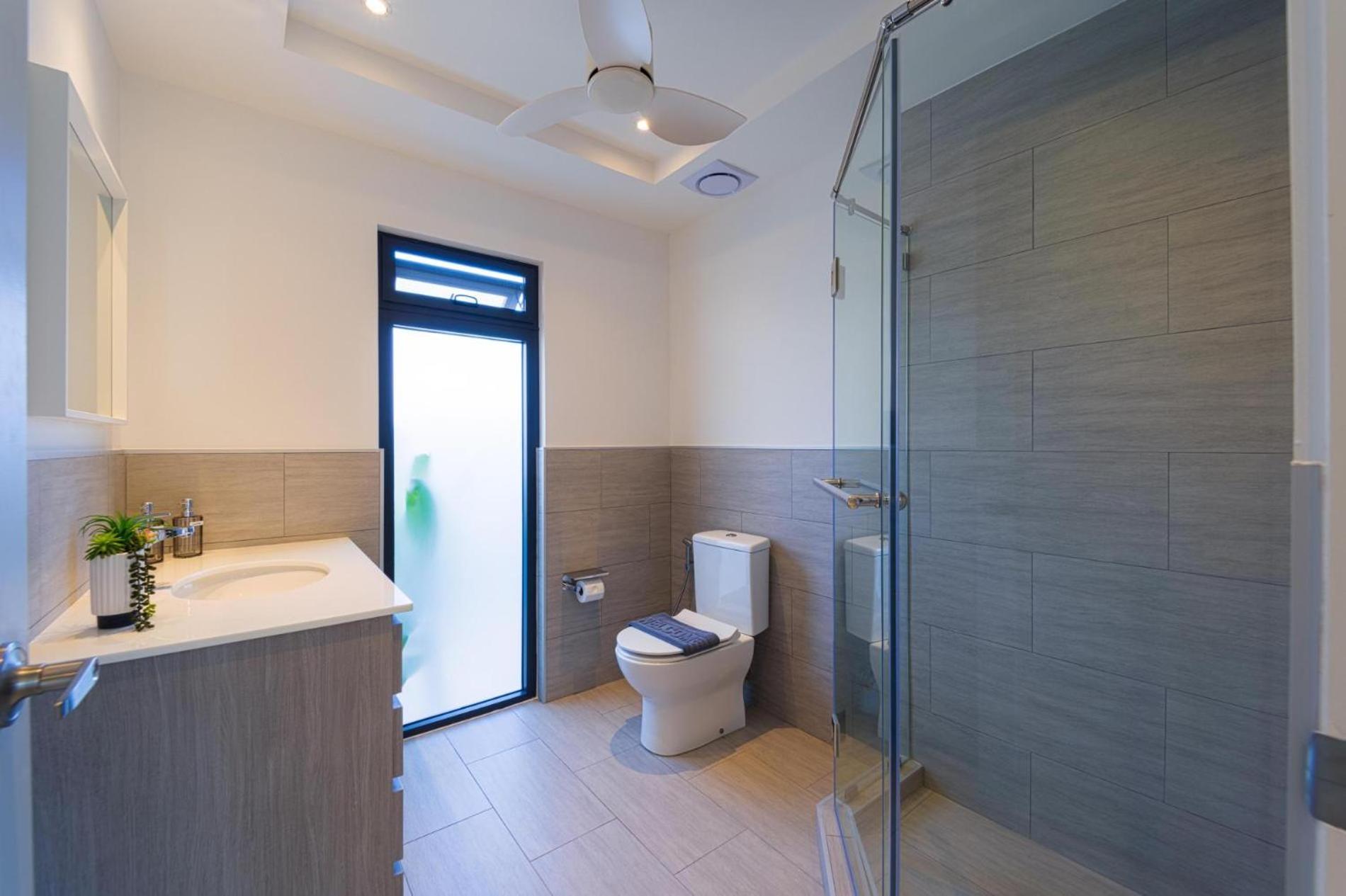 New Modern 3 Bedroom - Mb35 *