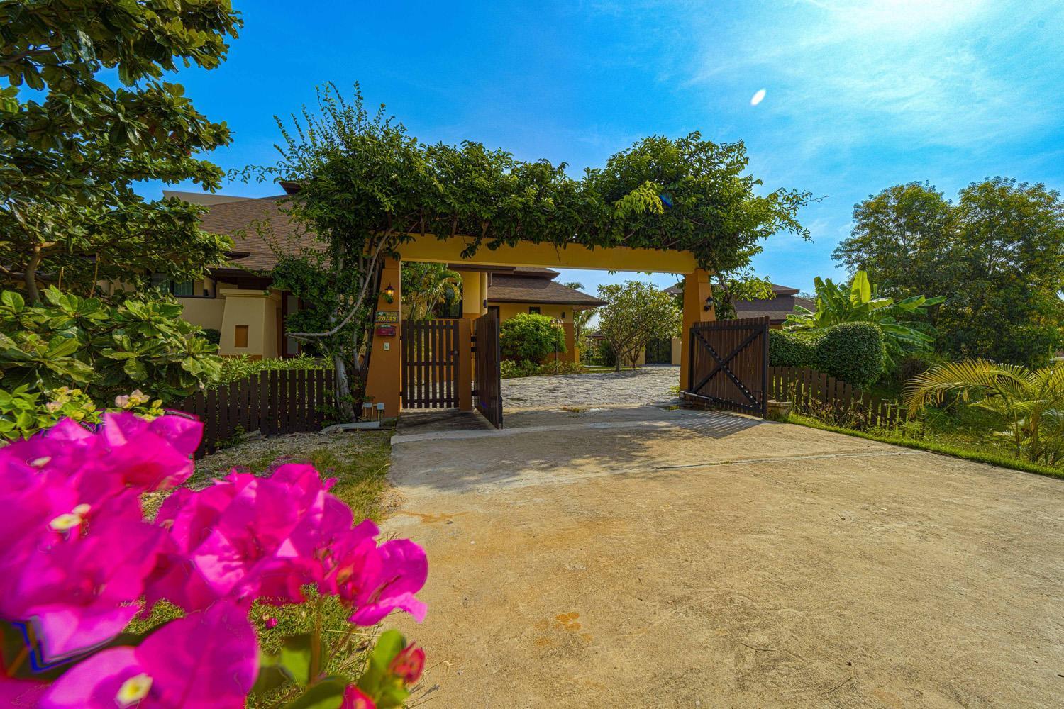 Villa Luxury 5 Bedroom Close To Srs HHQ