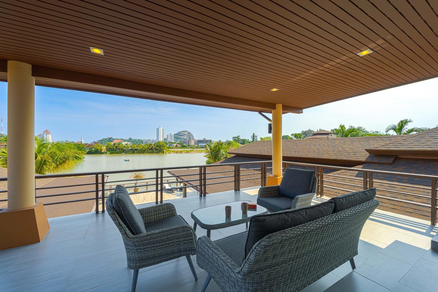 Luxury 5 Bedroom Close To Srs Villa