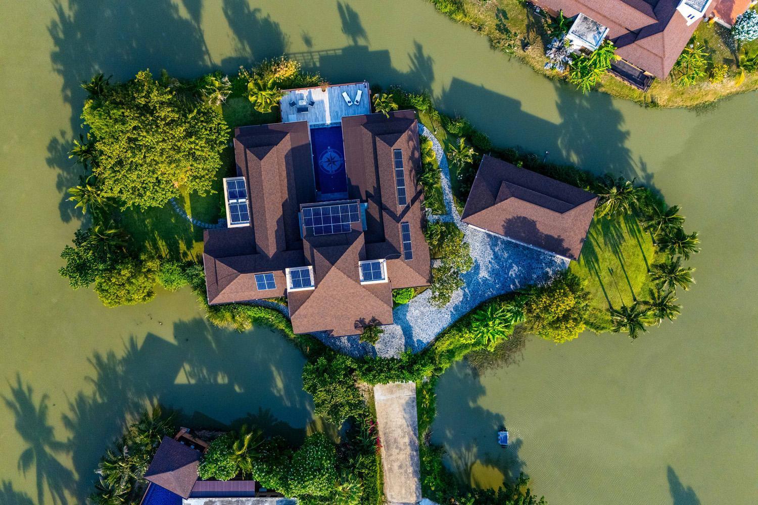 Luxury 5 Bedroom Close To Srs Villa *