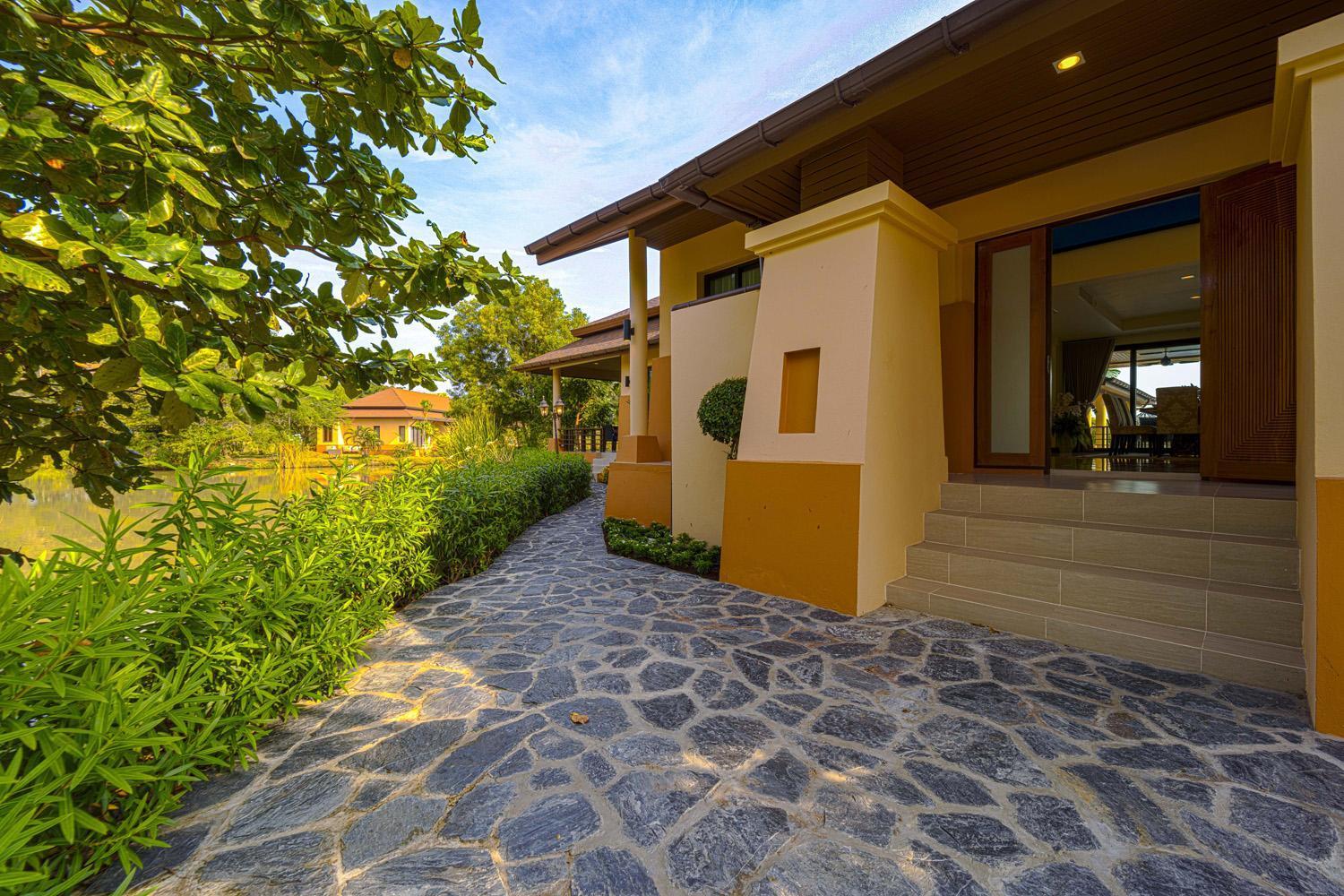 Luxury 5 Bedroom Close To Srs Villa HHQ