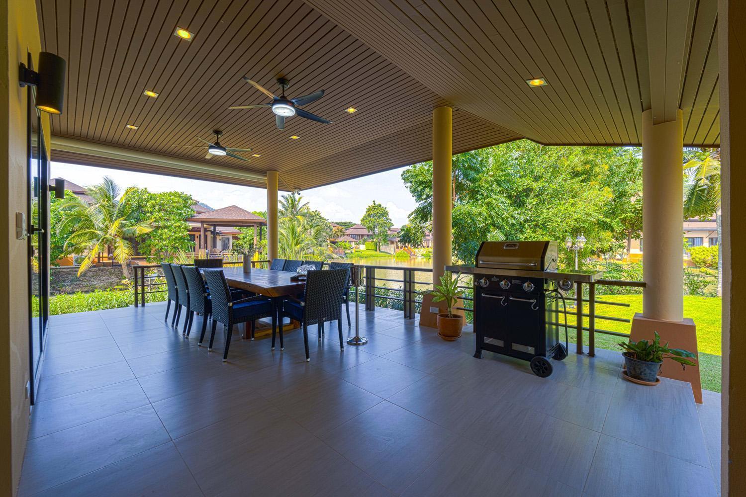 Luxury 5 Bedroom Close To Srs Villa