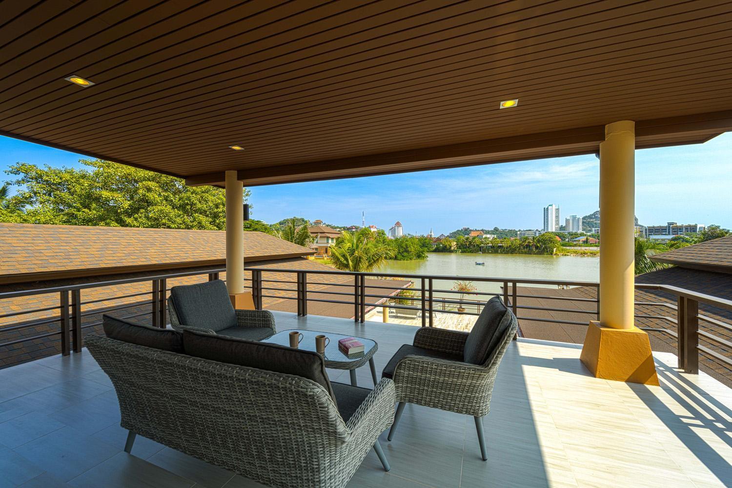 Luxury 5 Bedroom Close To Srs Villa *