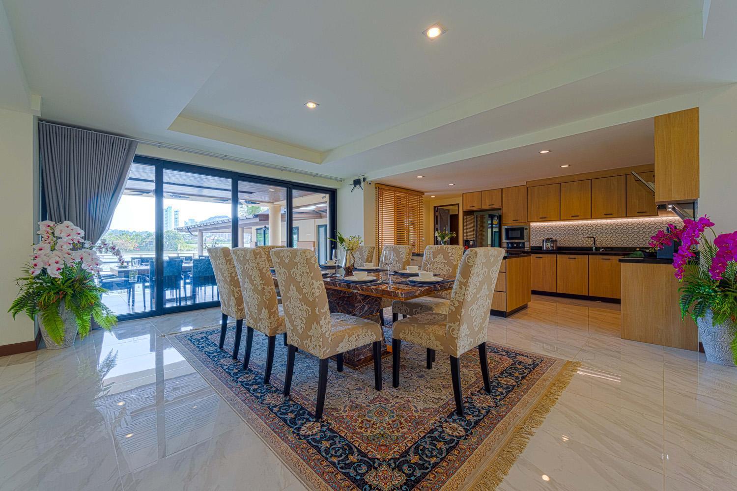 Luxury 5 Bedroom Close To Srs *