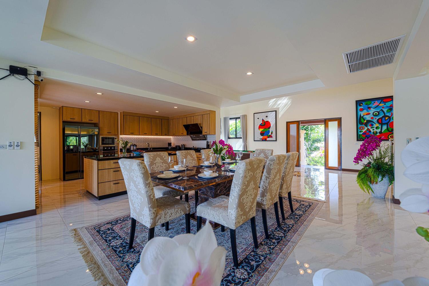 Luxury 5 Bedroom Close To Srs Villa