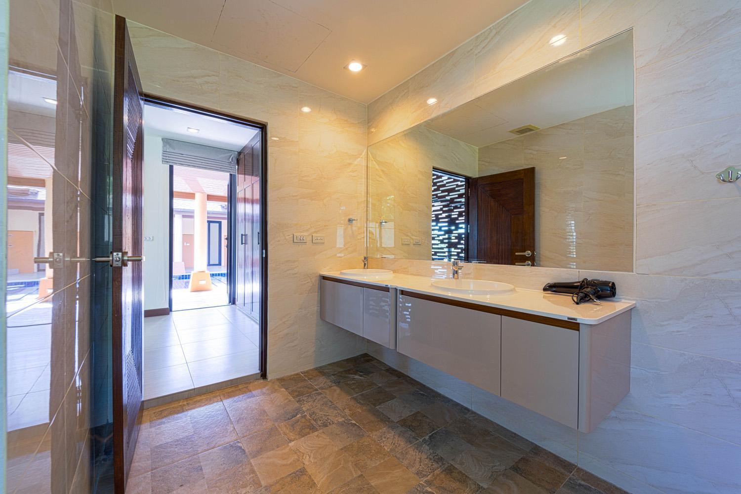 Luxury 5 Bedroom Close To Srs