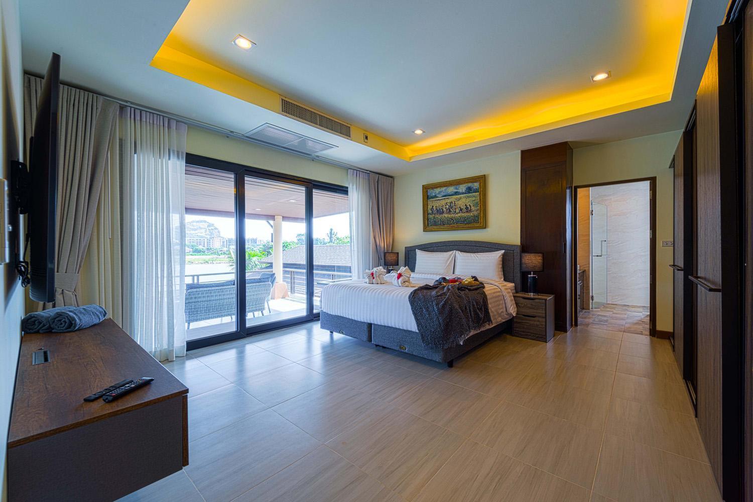 Luxury 5 Bedroom Close To Srs Villa