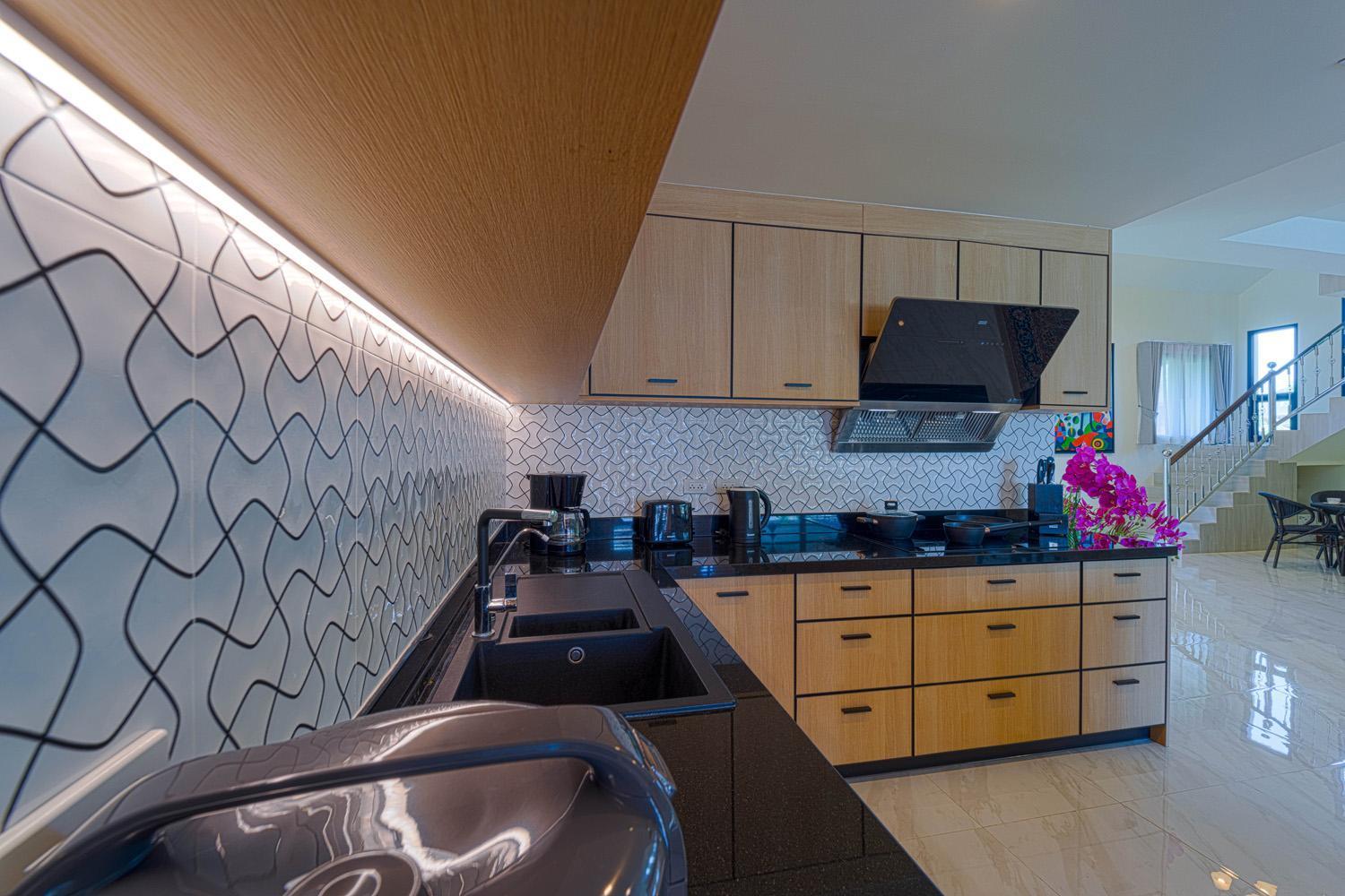 Luxury 5 Bedroom Close To Srs Villa *