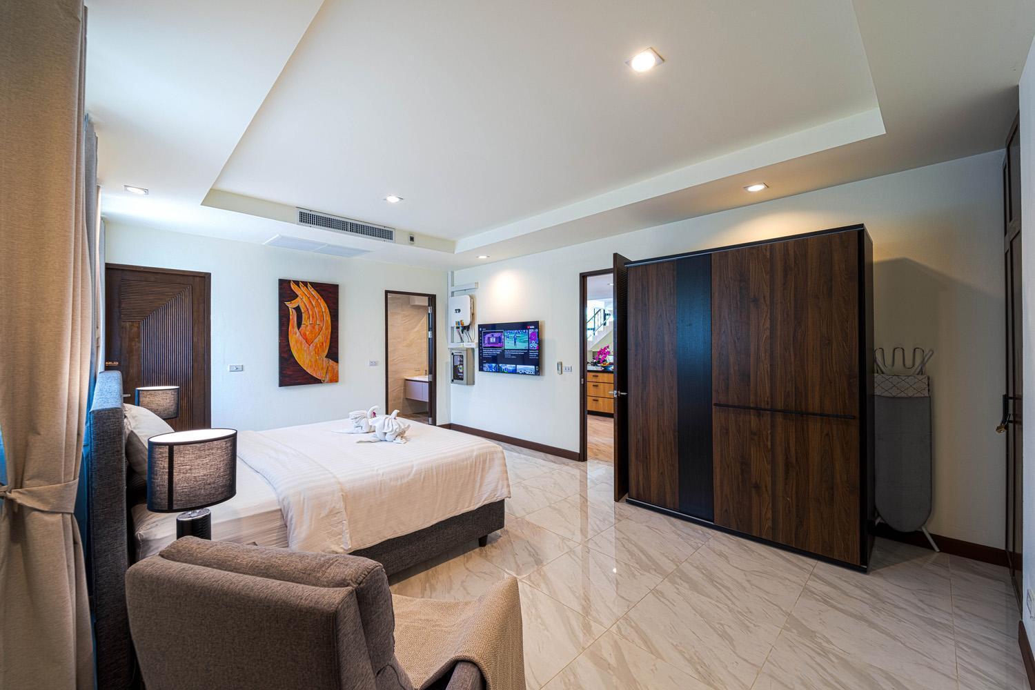 Luxury 5 Bedroom Close To Srs Villa HHQ