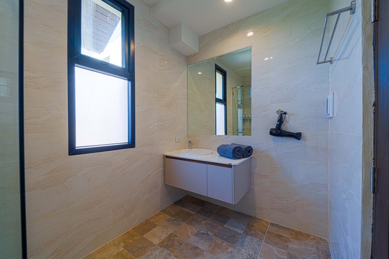 Luxury 5 Bedroom Close To Srs HHQ