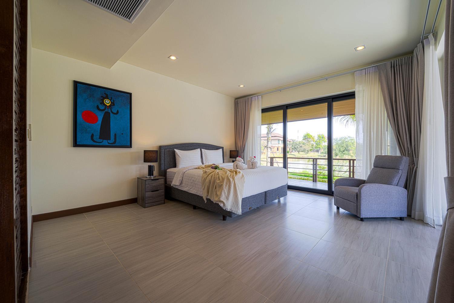 Luxury 5 Bedroom Close To Srs Villa
